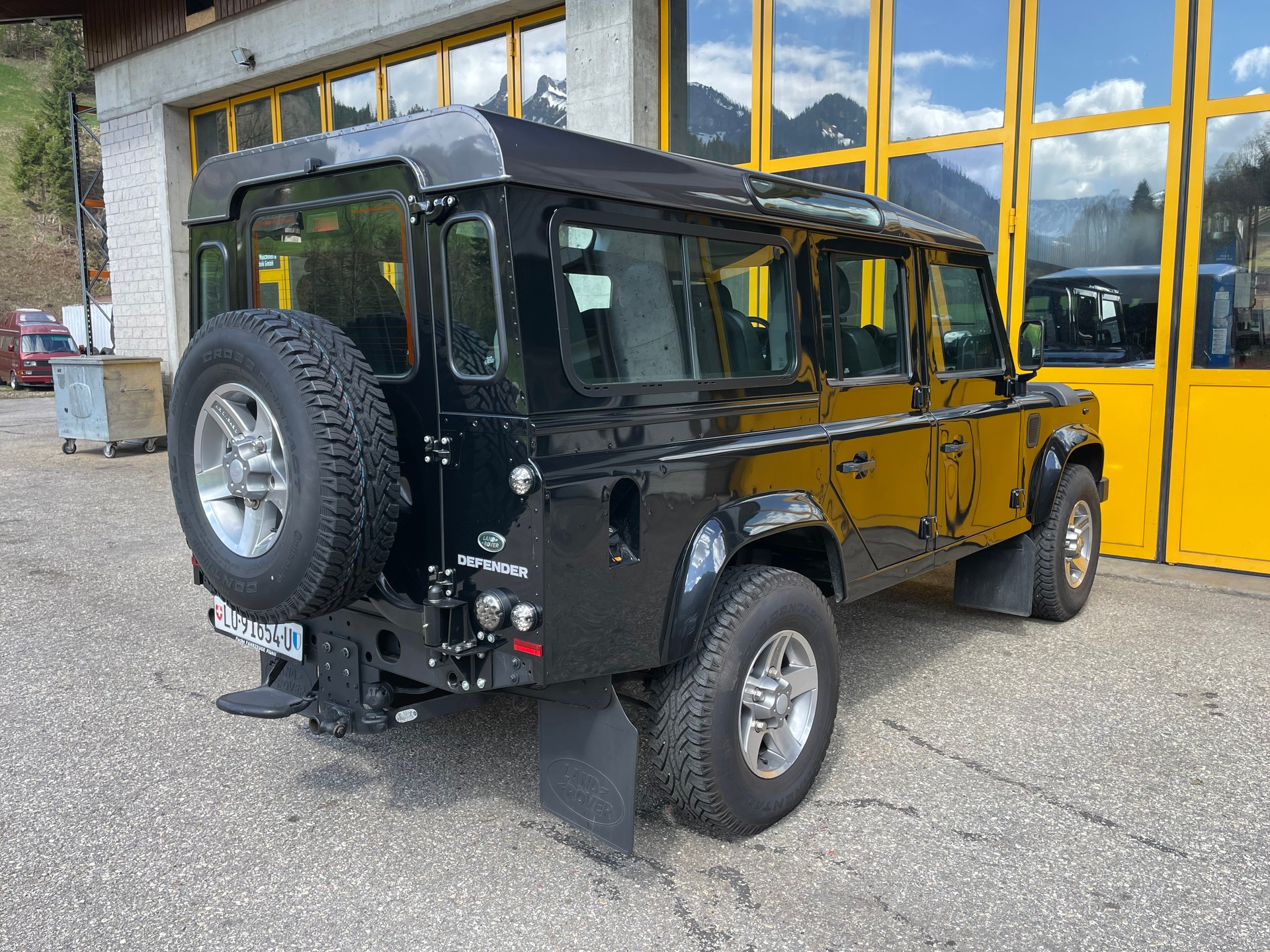 LAND ROVER Defender 110 2.2 TD4 Station Wagon Legend-image-6