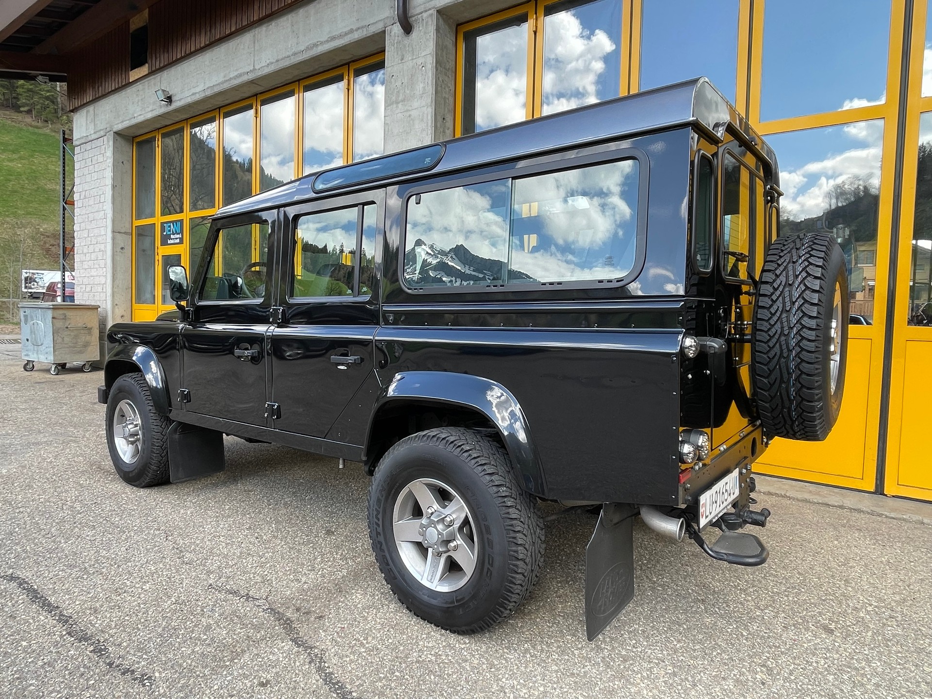 LAND ROVER Defender 110 2.2 TD4 Station Wagon Legend-image-3