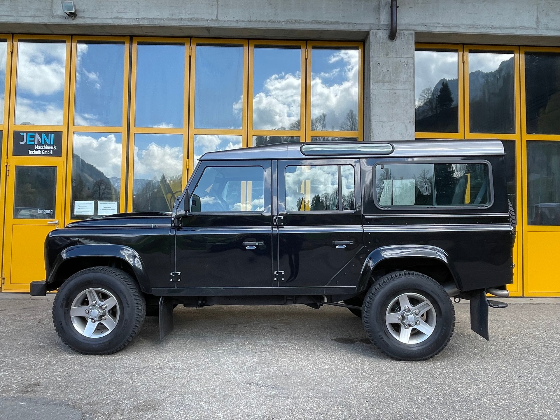 LAND ROVER Defender 110 2.2 TD4 Station Wagon Legend