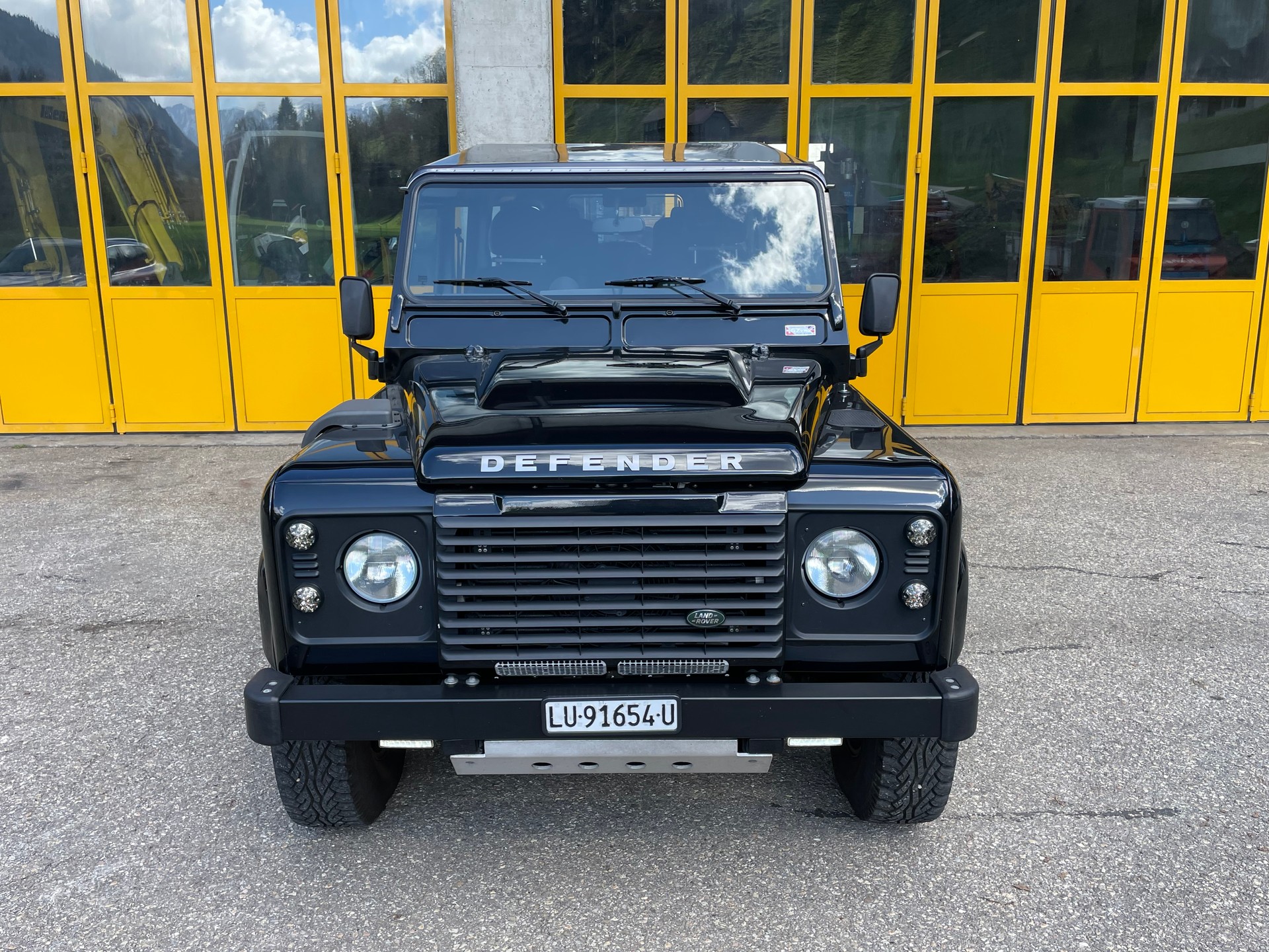 LAND ROVER Defender 110 2.2 TD4 Station Wagon Legend-image-12