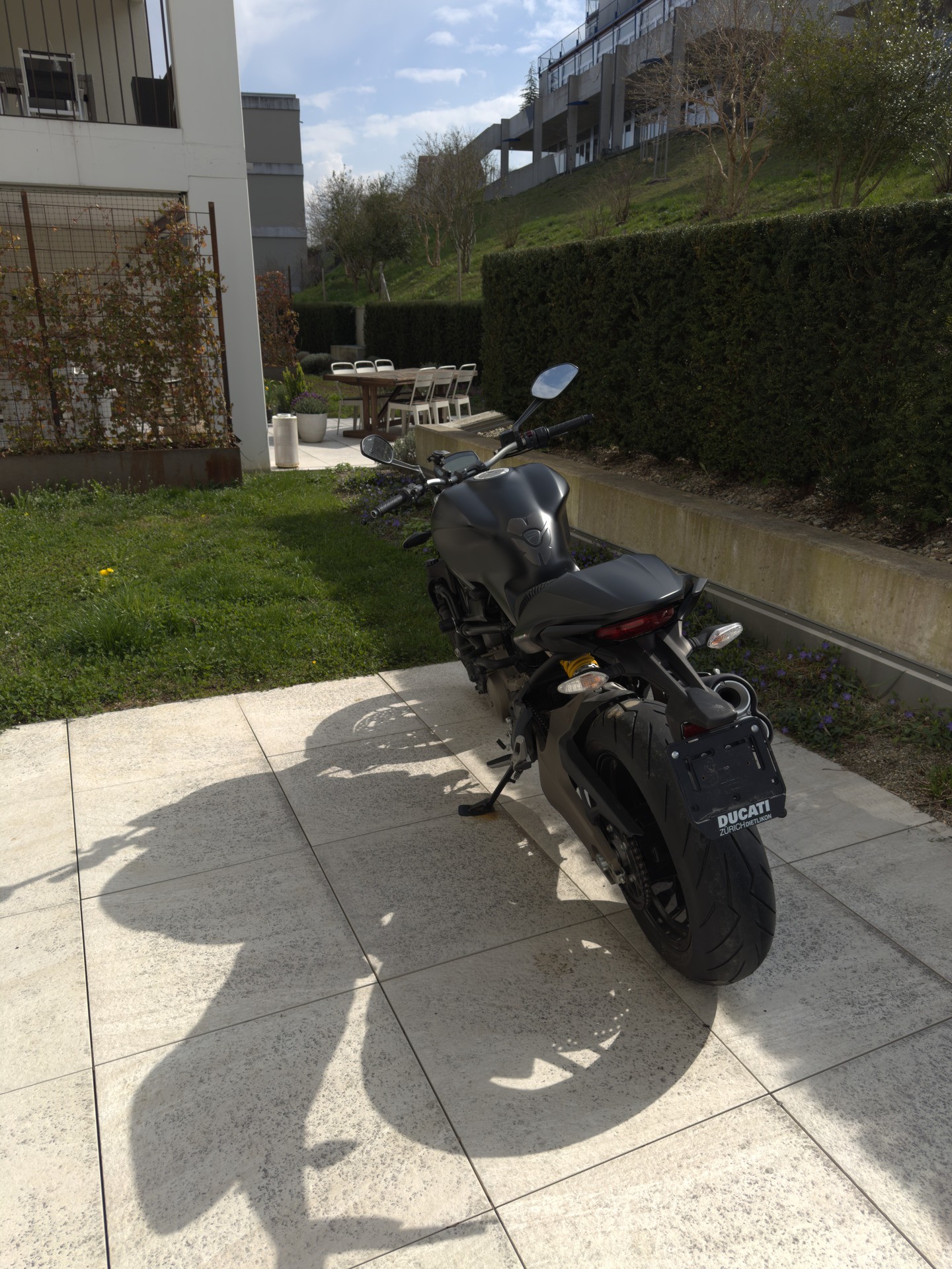 DUCATI Monster 821 Dark-image-3