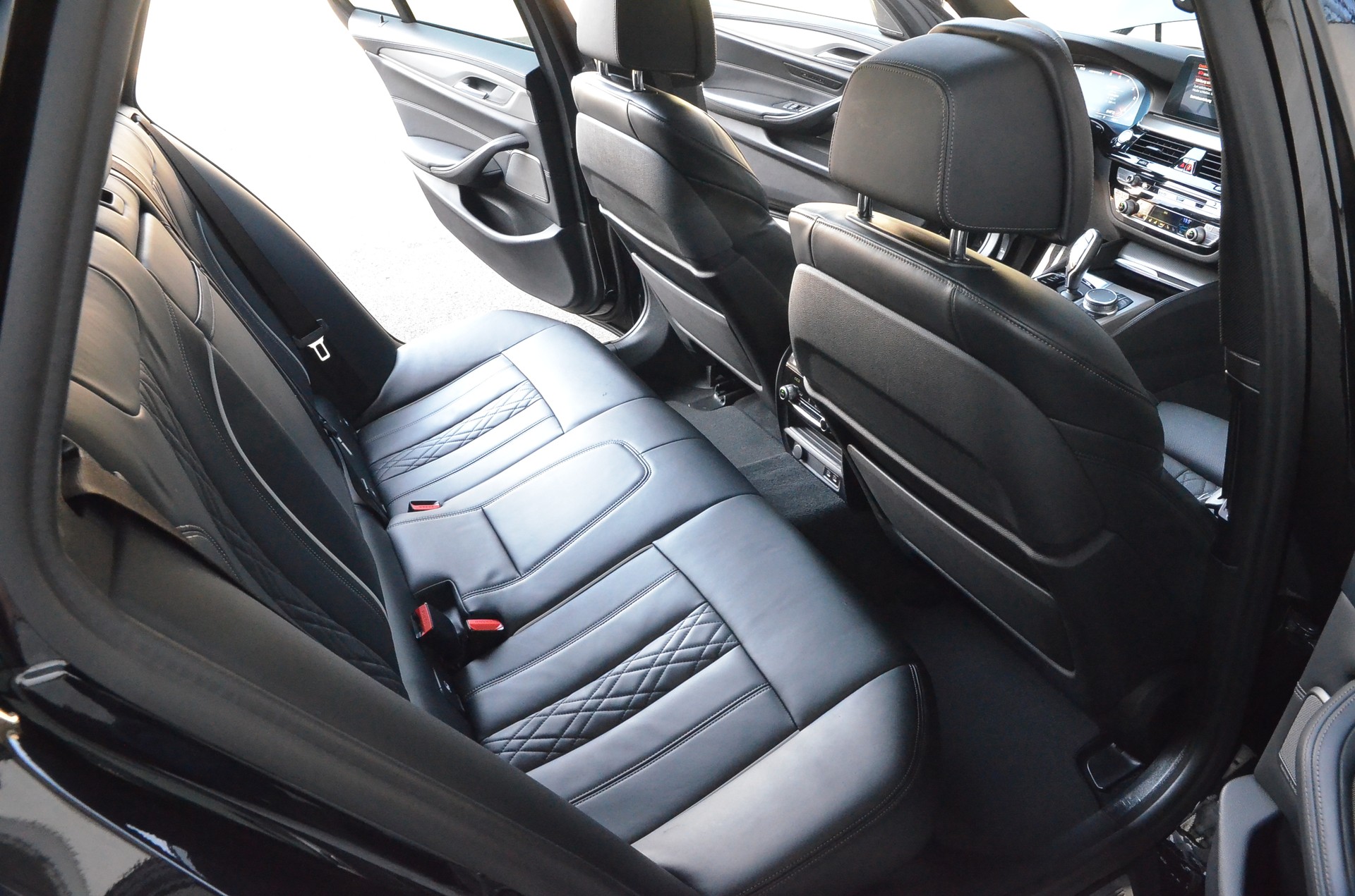 BMW M550d xDrive Touring Steptronic-image-11