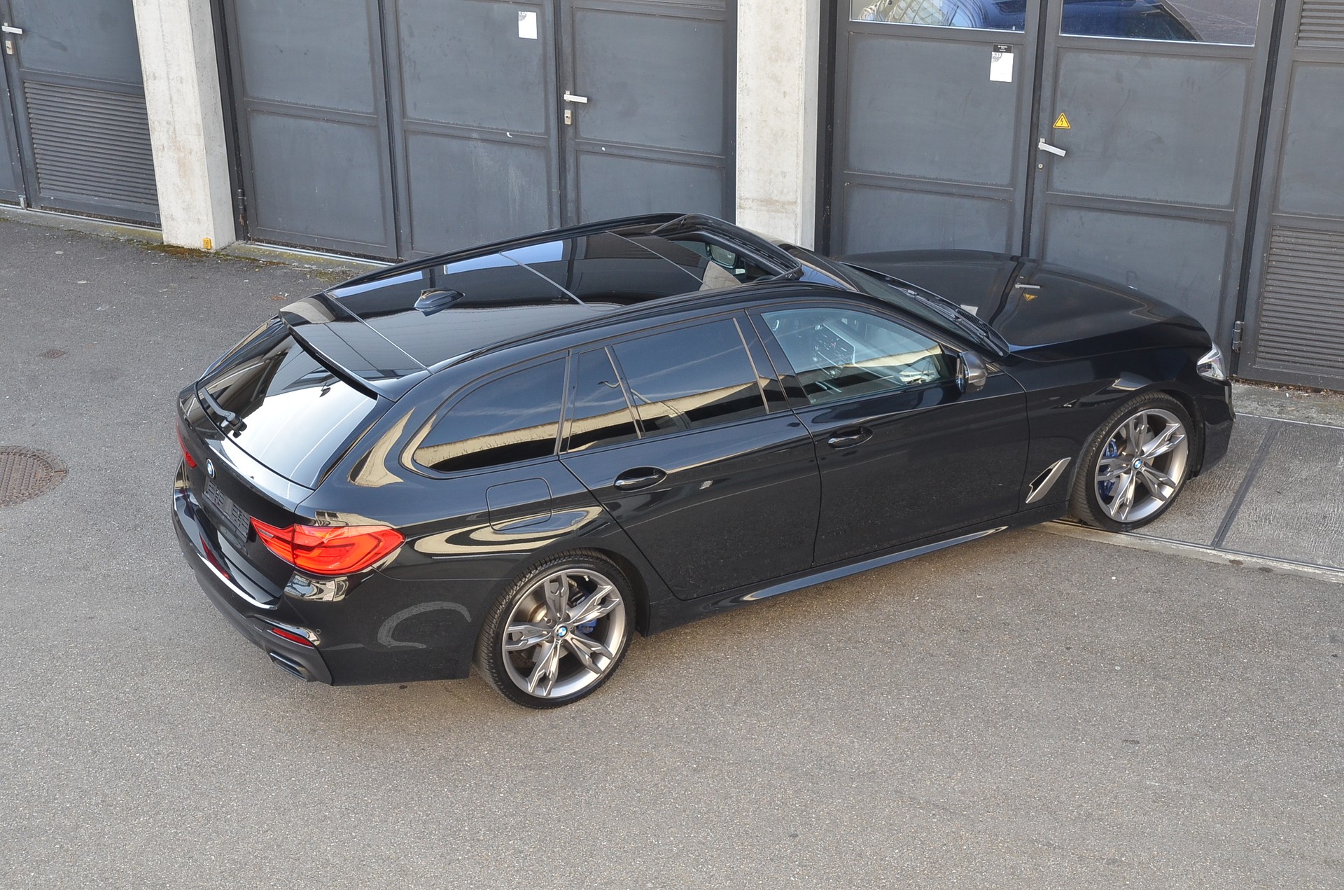 BMW M550d xDrive Touring Steptronic-image-22