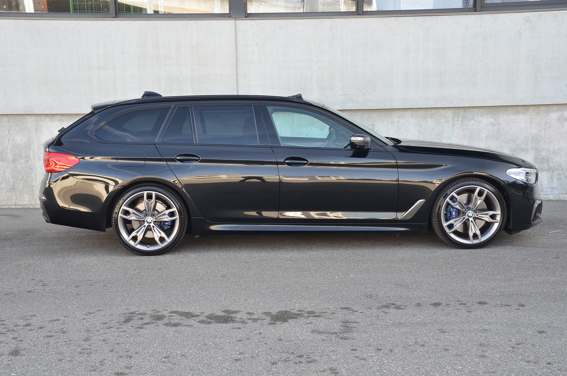 BMW M550d xDrive Touring Steptronic-showroom-element-2