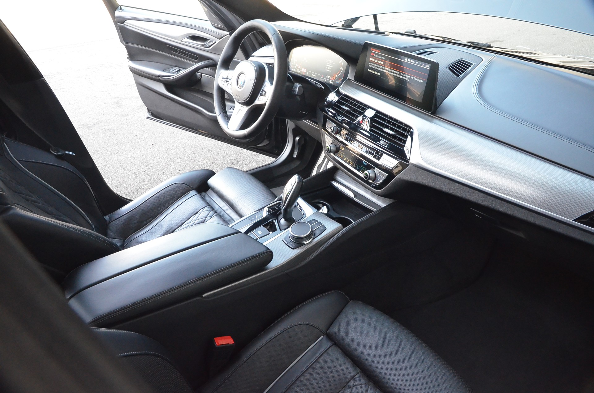 BMW M550d xDrive Touring Steptronic-image-10