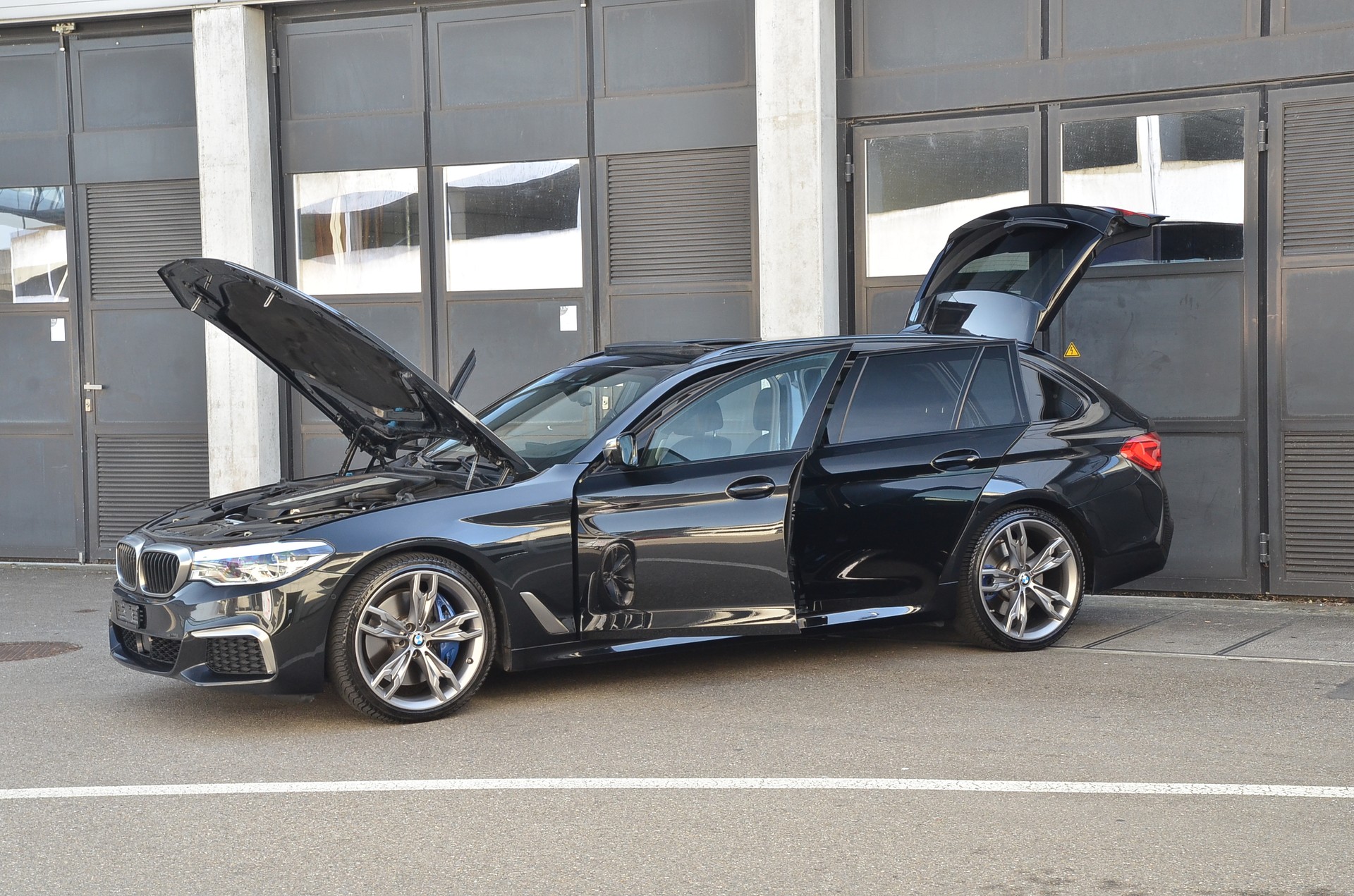 BMW M550d xDrive Touring Steptronic-image-28