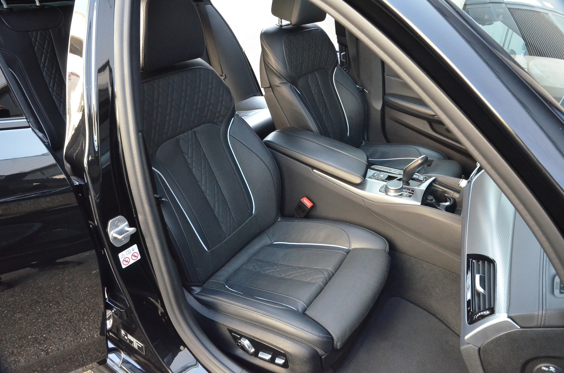 BMW M550d xDrive Touring Steptronic-image-25