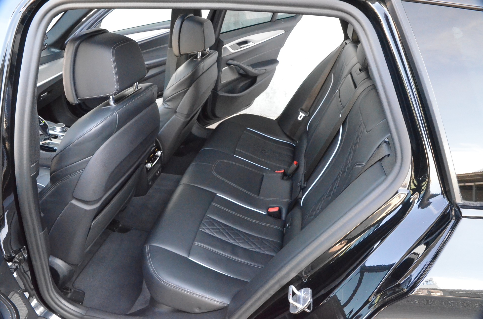 BMW M550d xDrive Touring Steptronic-image-15
