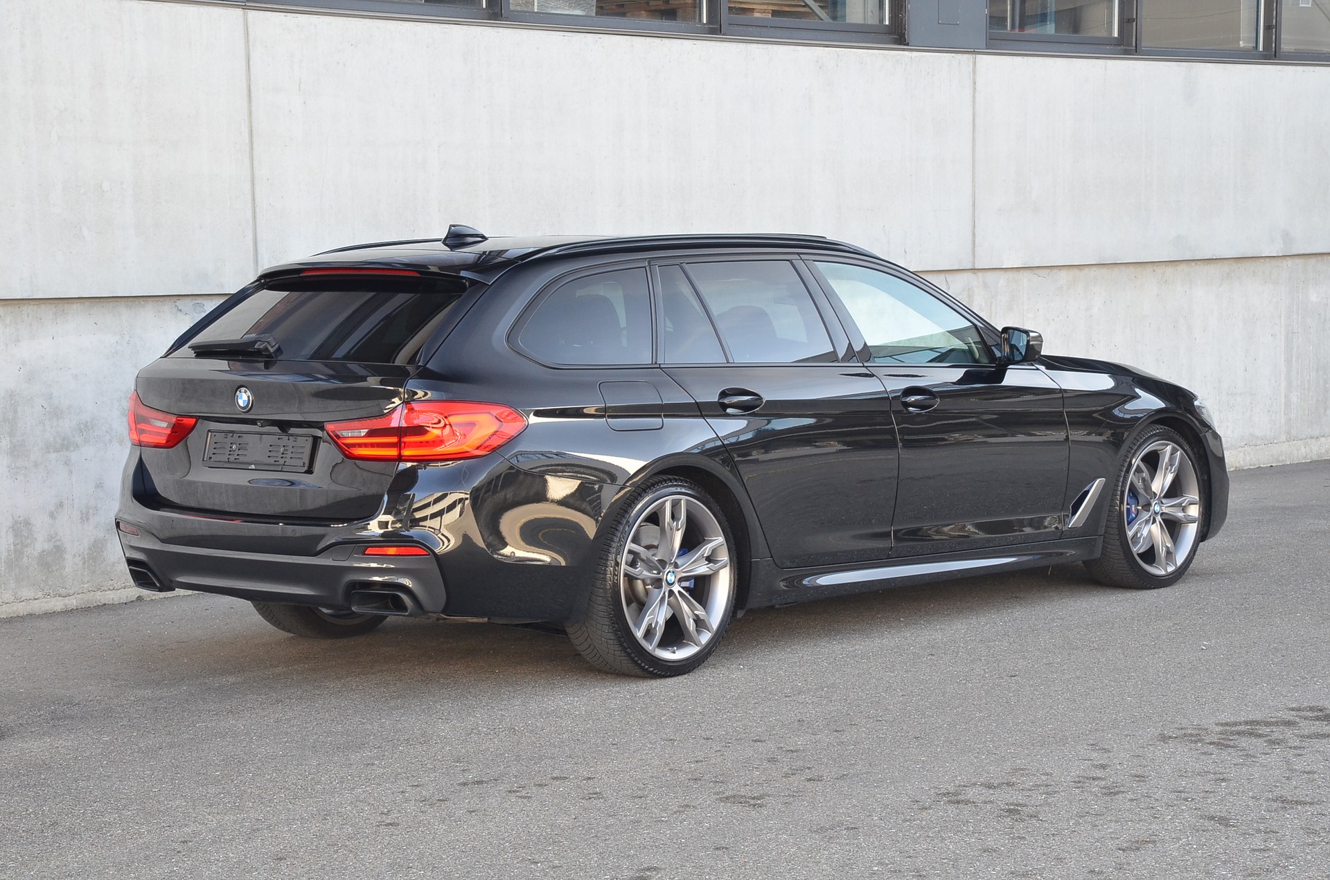 BMW M550d xDrive Touring Steptronic-image-18