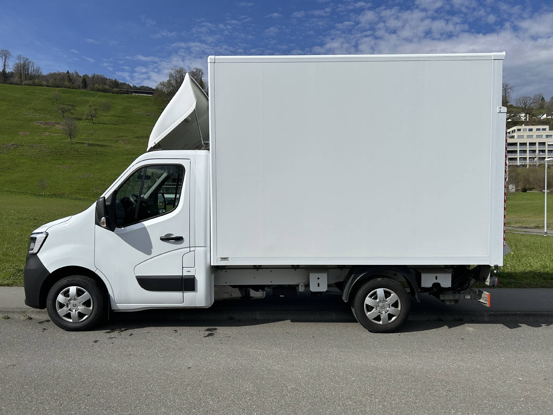RENAULT Master Koffer HB L2 135 PS FWD-image-4