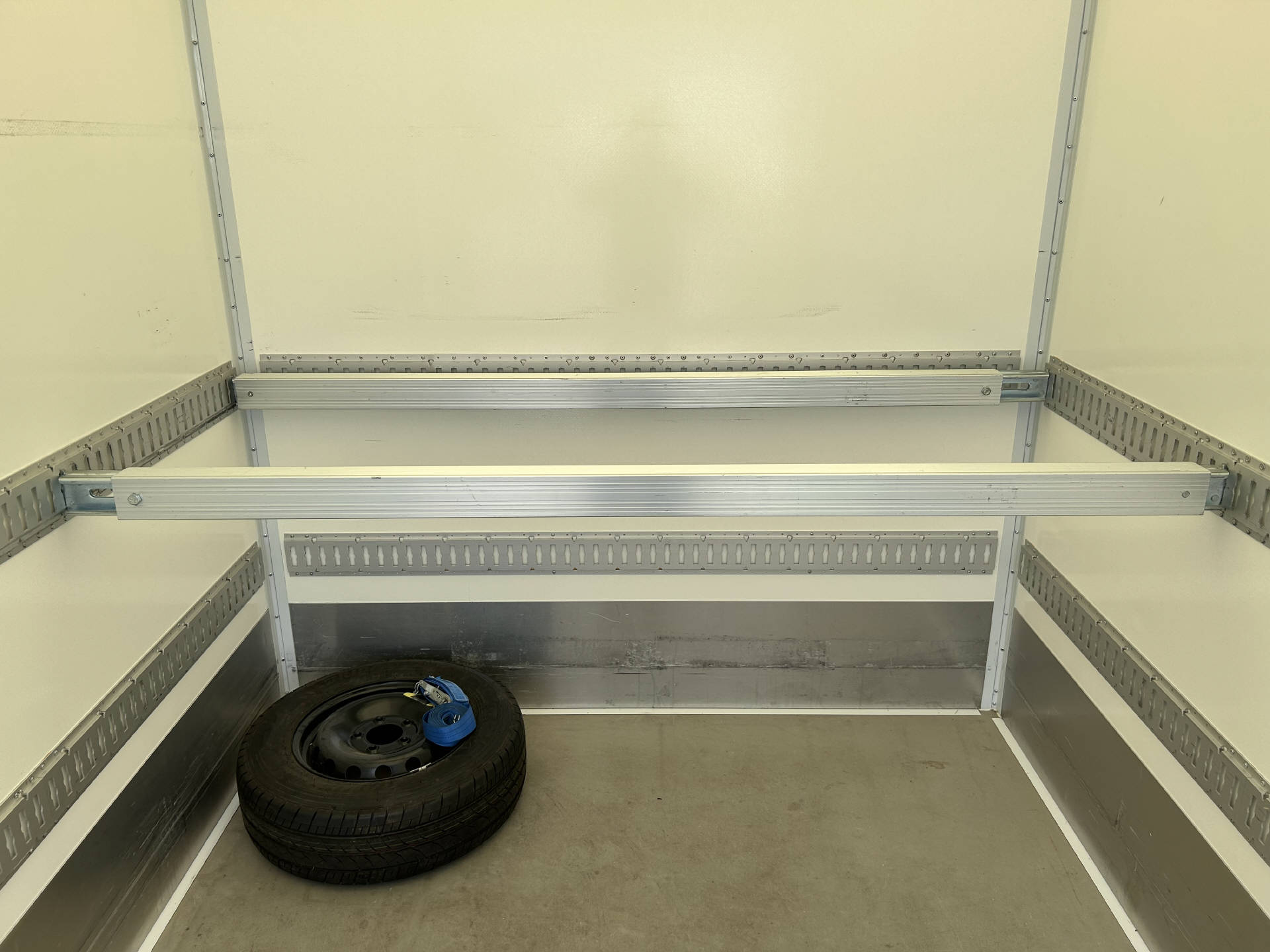 RENAULT Master Koffer HB L2 135 PS FWD-image-11