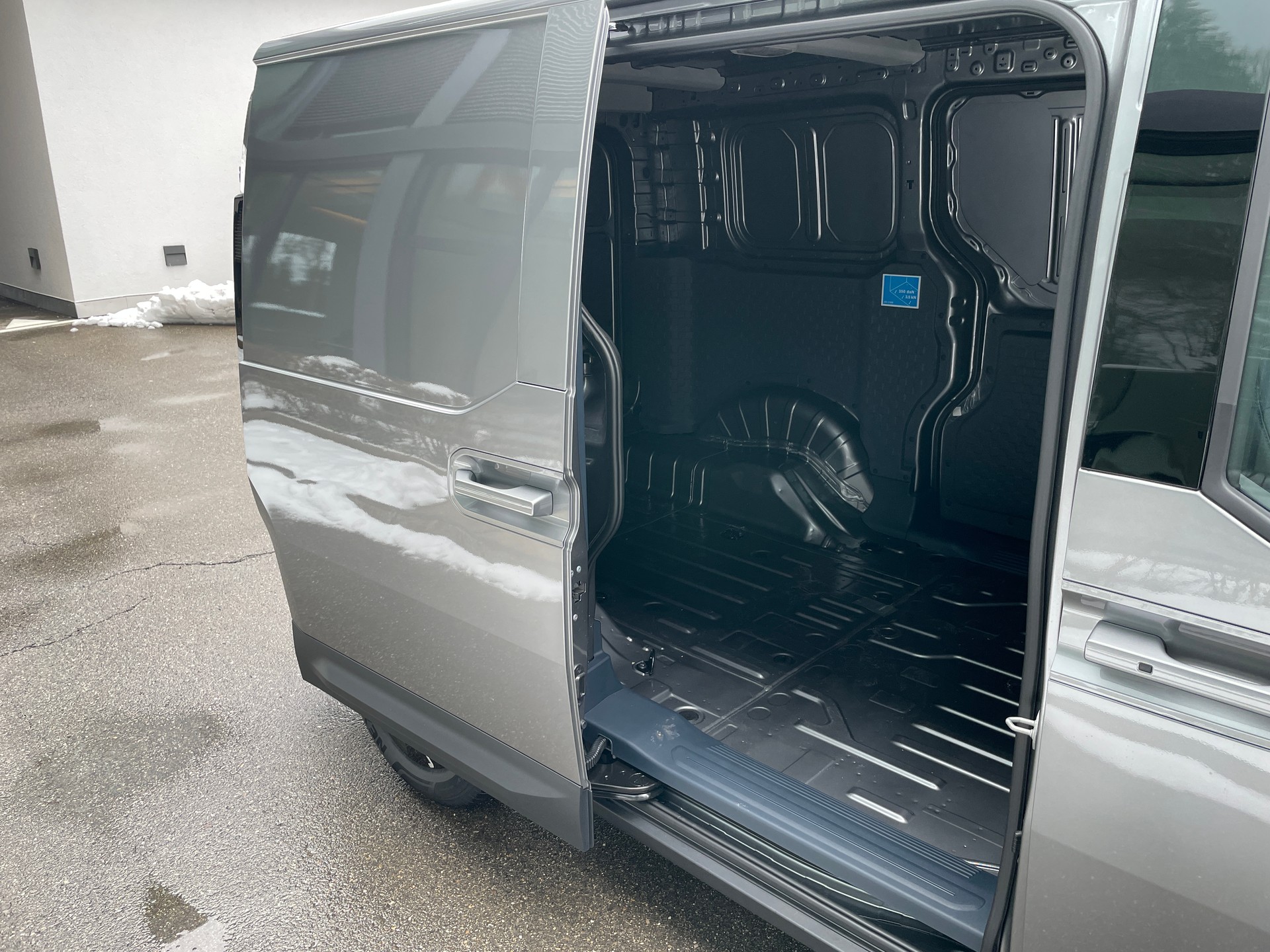 KIA PV5 Cargo 71.2 kWh Plus mit Wärmepumpe, 2-Schiebetüren-showroom-element-3