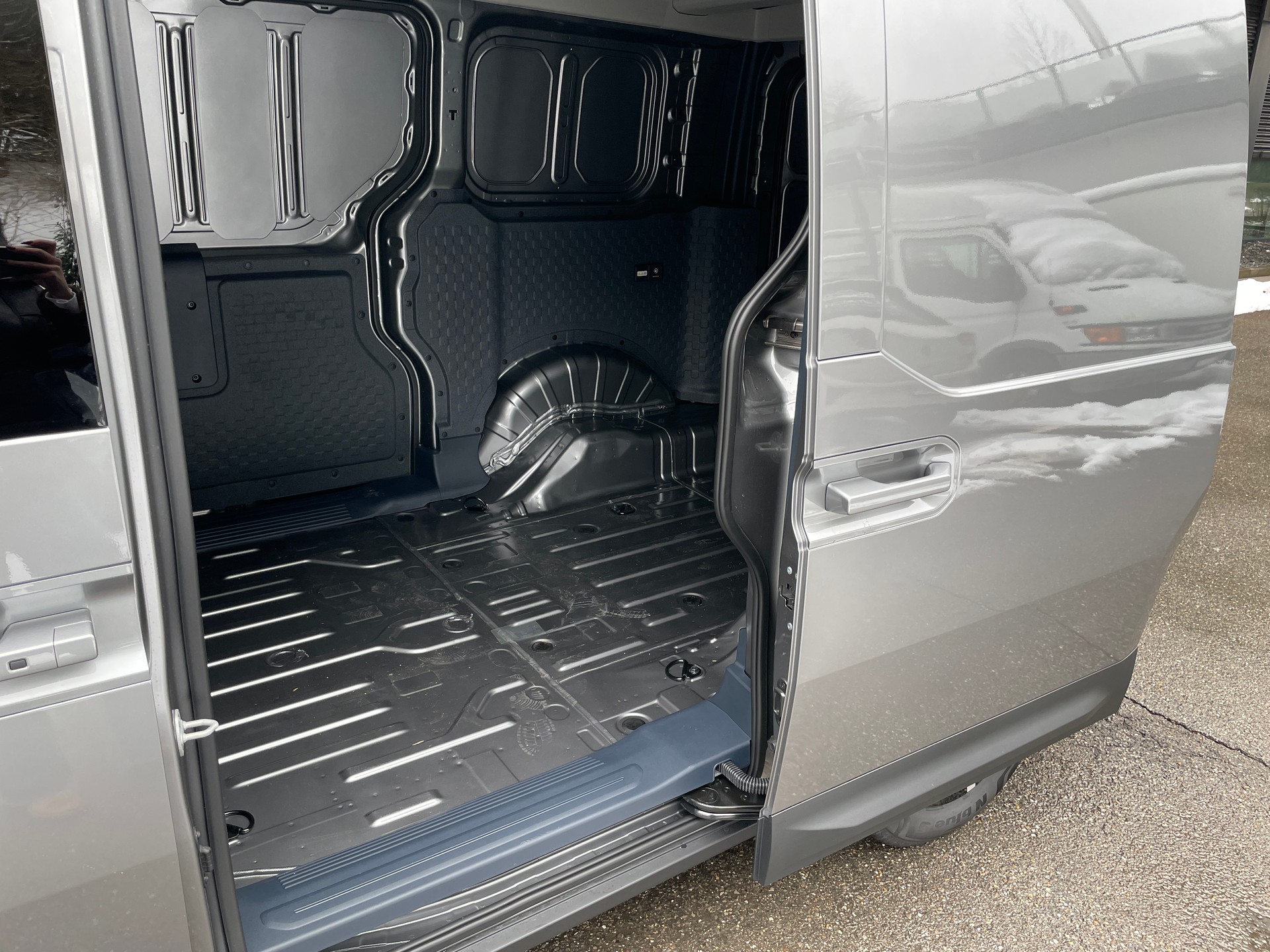 KIA PV5 Cargo 71.2 kWh Plus mit Wärmepumpe, 2-Schiebetüren-image-12