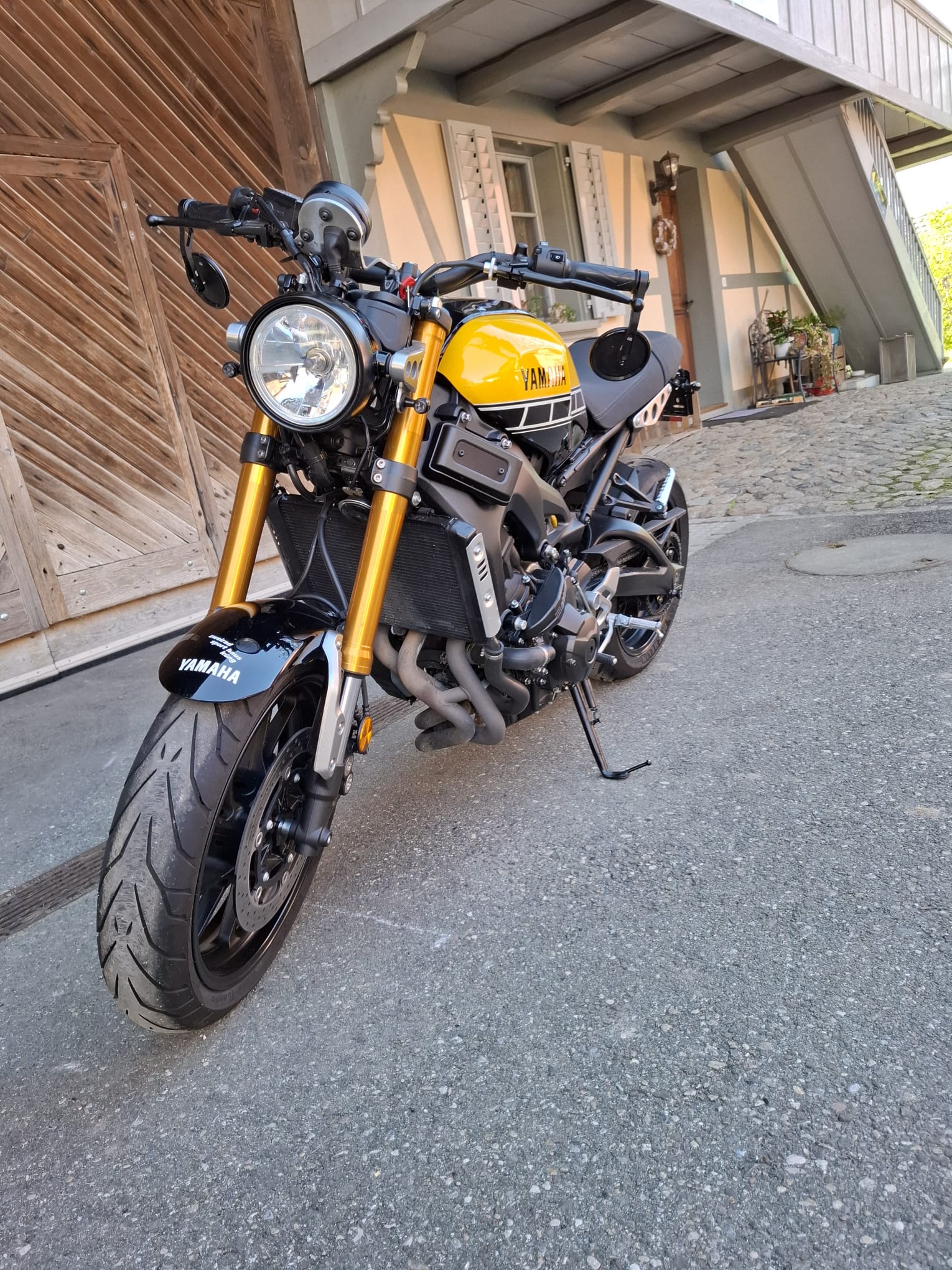 YAMAHA XSR 900 60 Anniversary-image-2