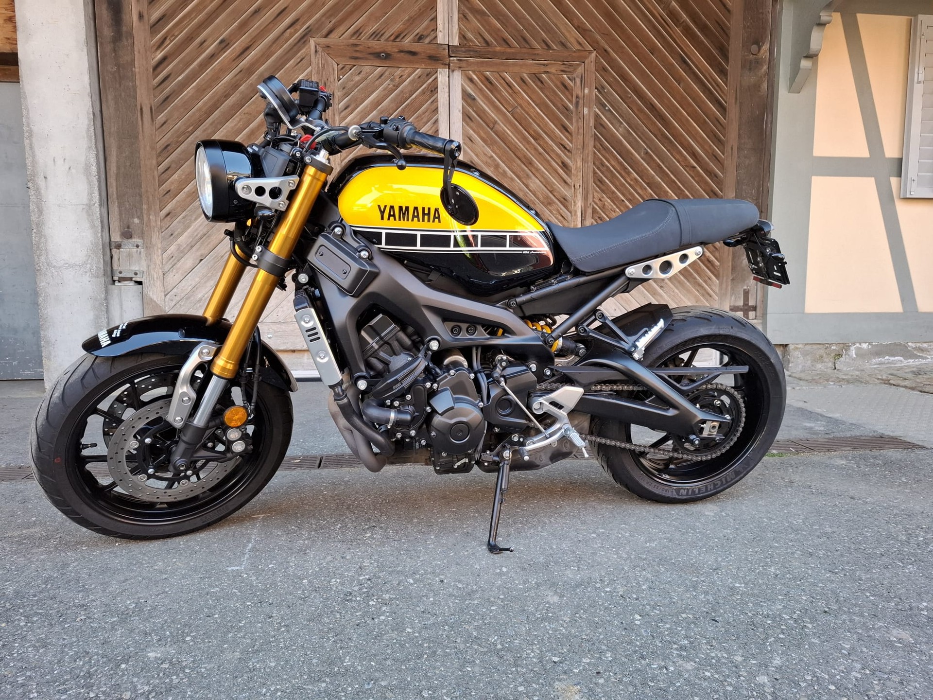 YAMAHA XSR 900 60 Anniversary-image-1