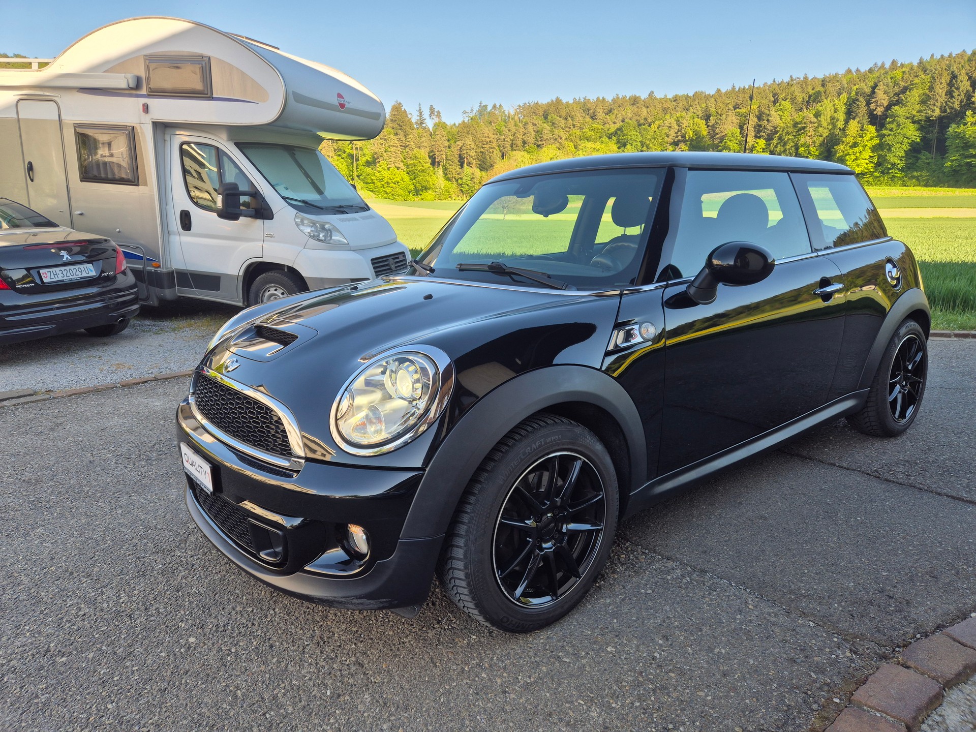 MINI Cooper S-showroom-element-2