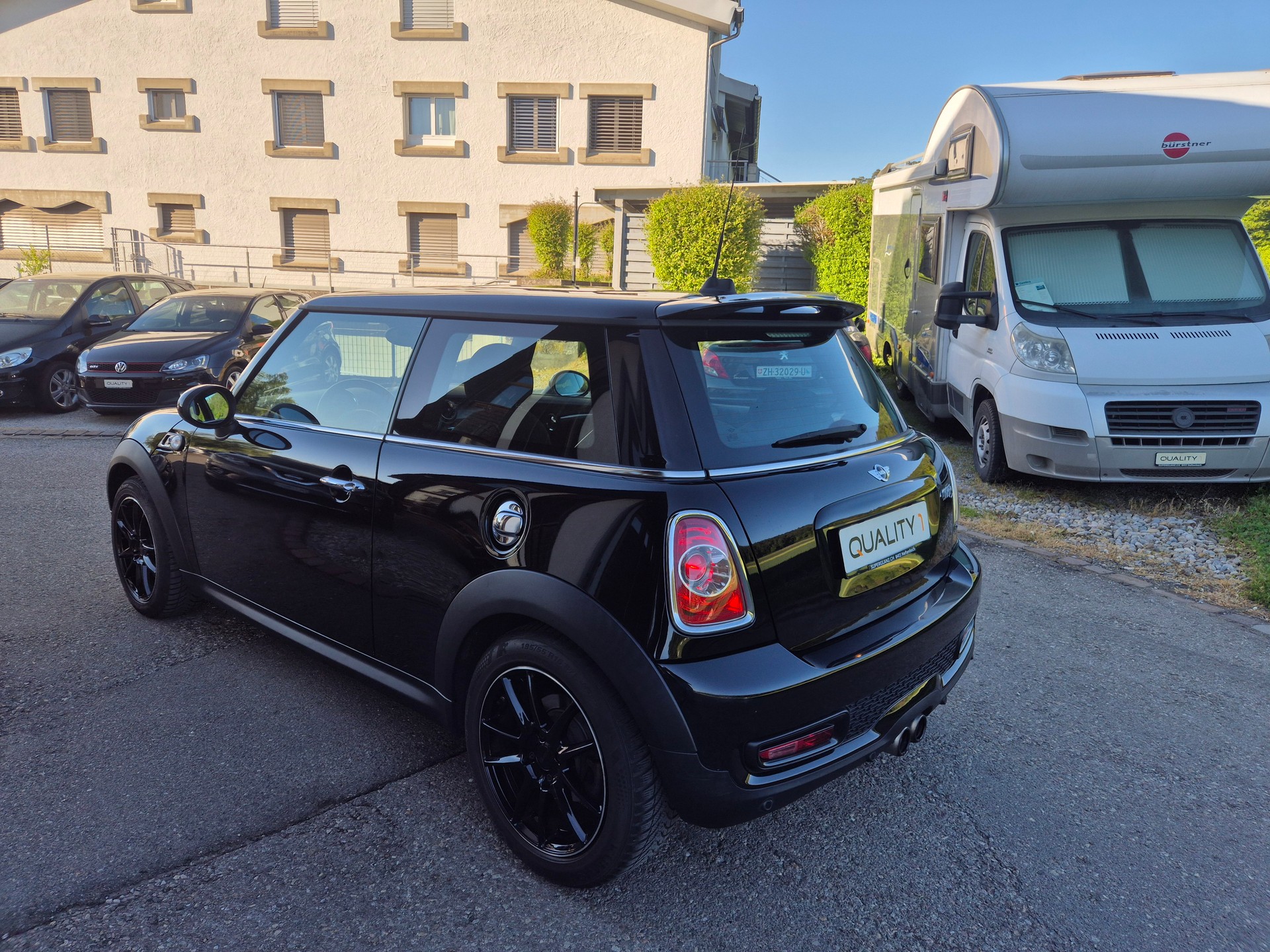 MINI Cooper S-showroom-element-3