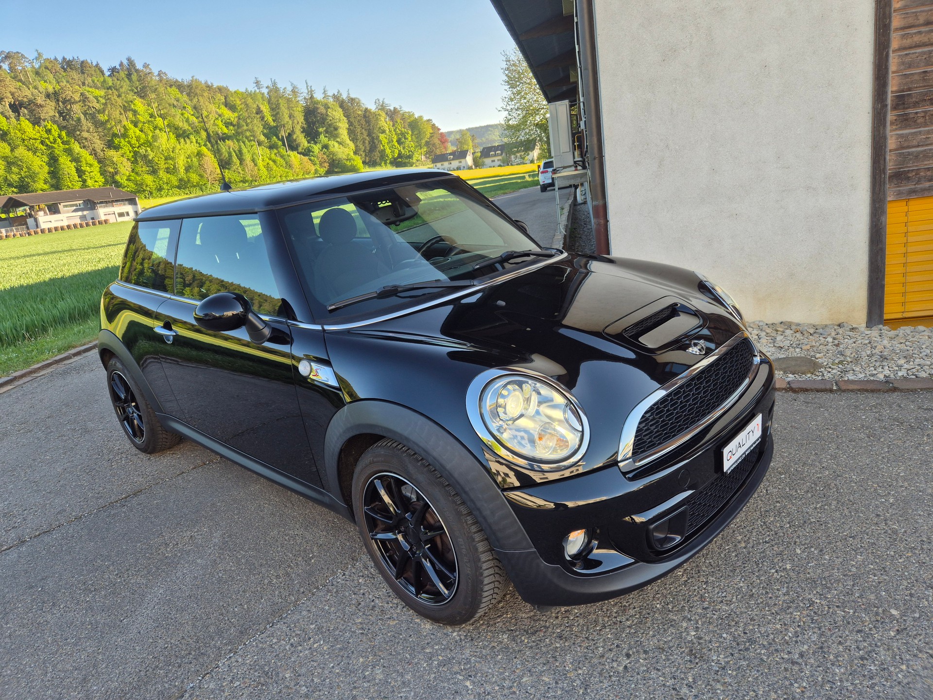 MINI Cooper S-showroom-element-1