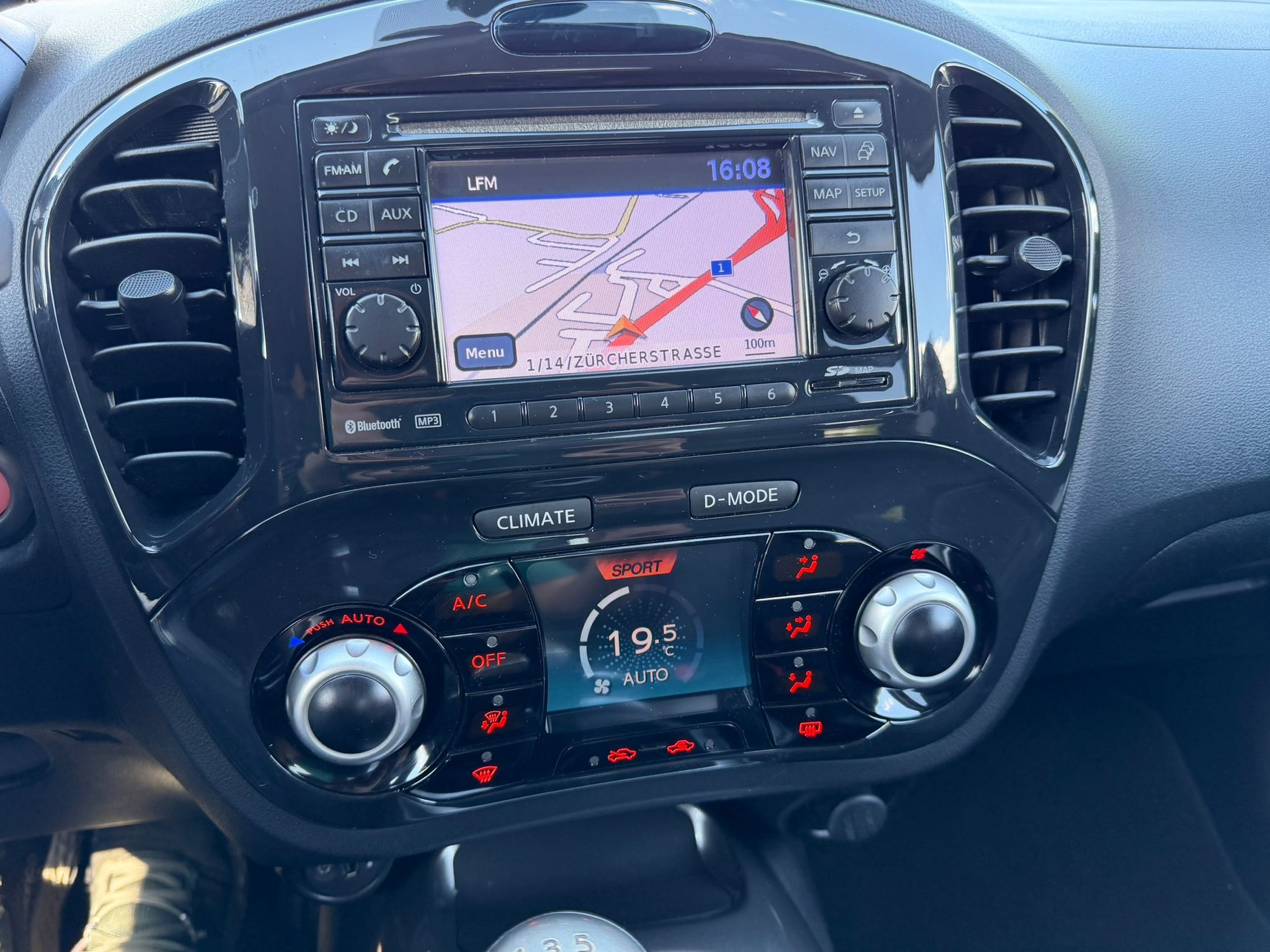NISSAN Juke 1.6 Shiro-image-10