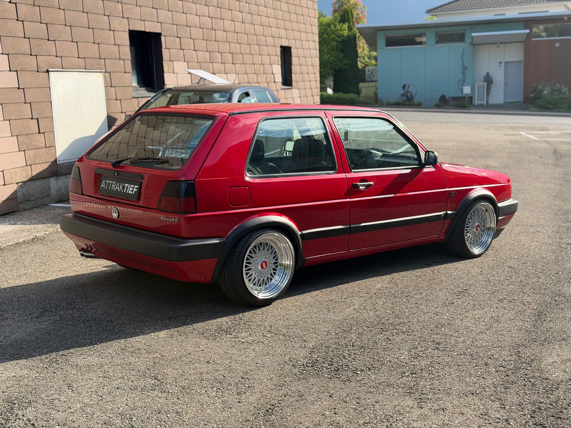 VW GOLF-showroom-element-3