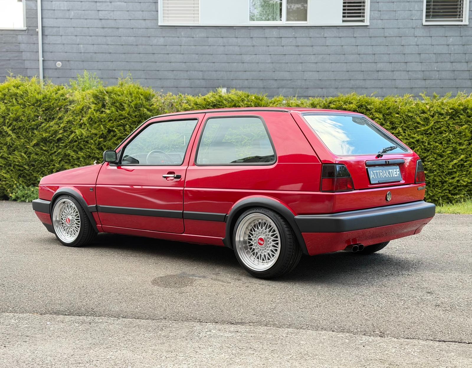 VW GOLF-showroom-element-2
