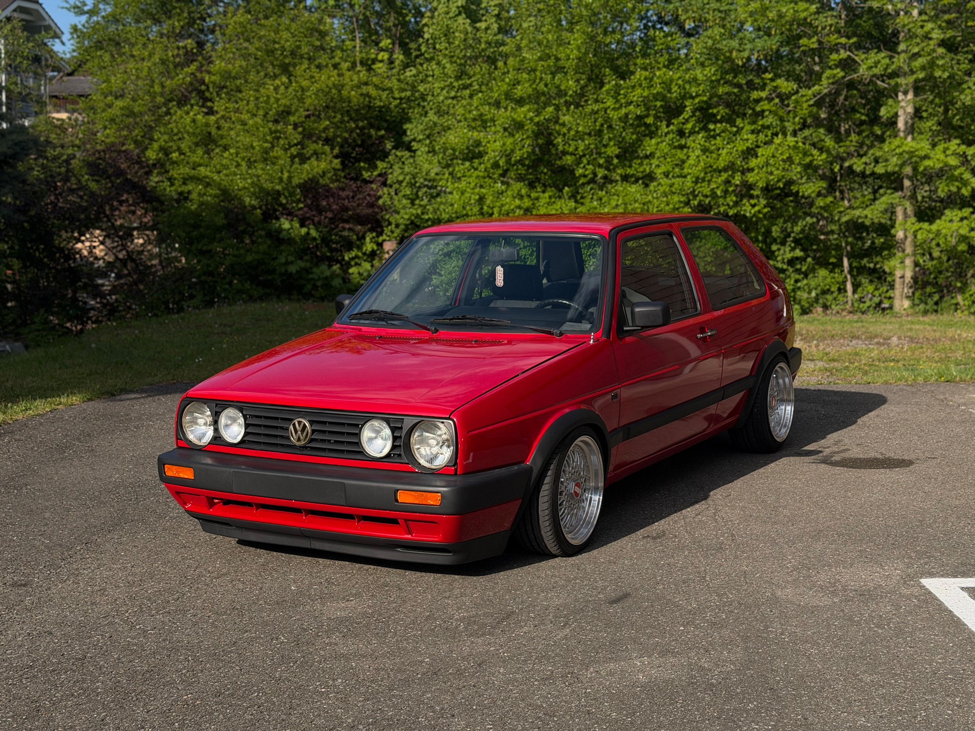 VW GOLF-showroom-element-1