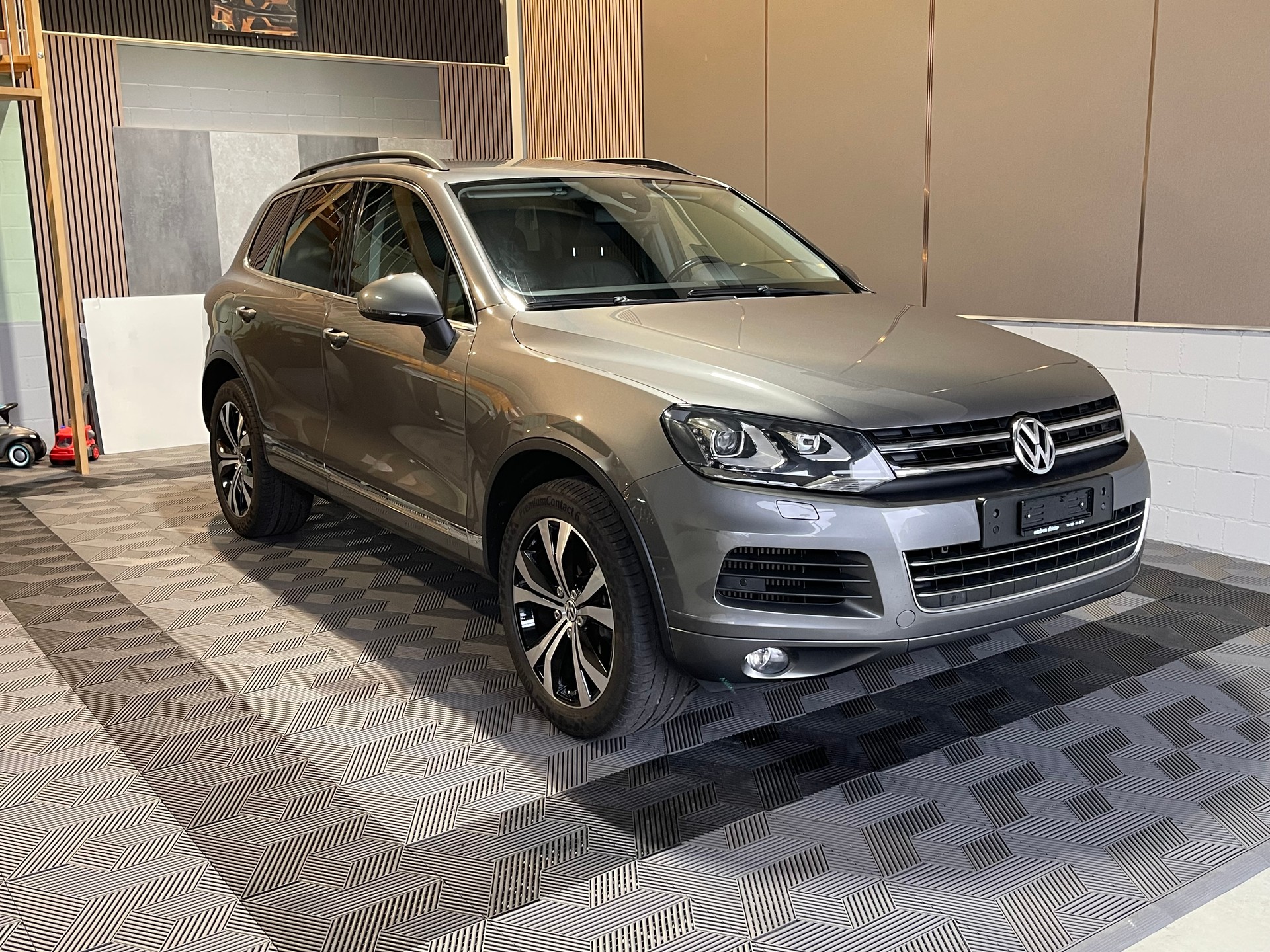 VW Touareg 3.0 TDI BMT Terrain Tech Bl.Pearl Tiptr-showroom-element-3