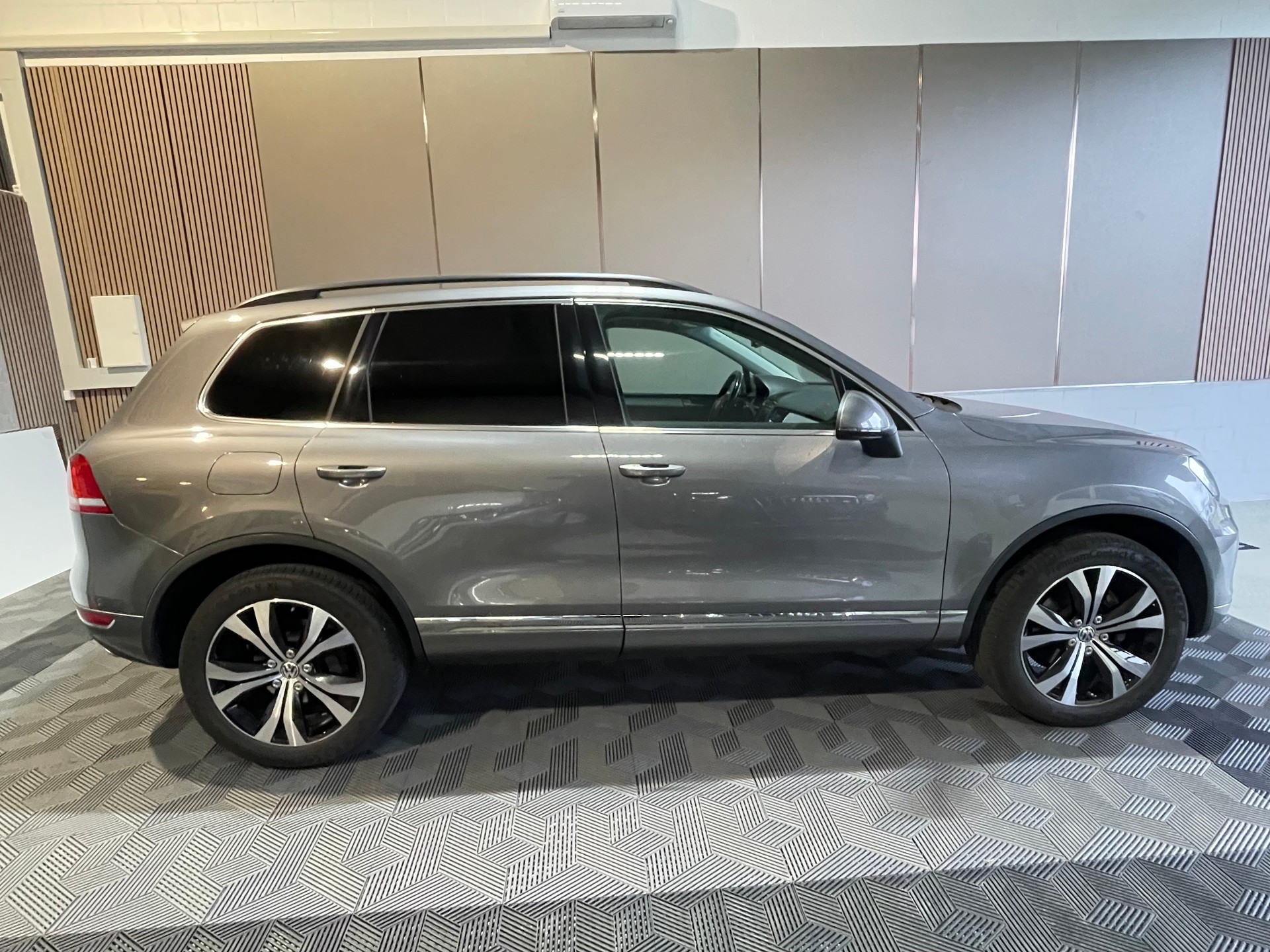 VW Touareg 3.0 TDI BMT Terrain Tech Bl.Pearl Tiptr-image-4