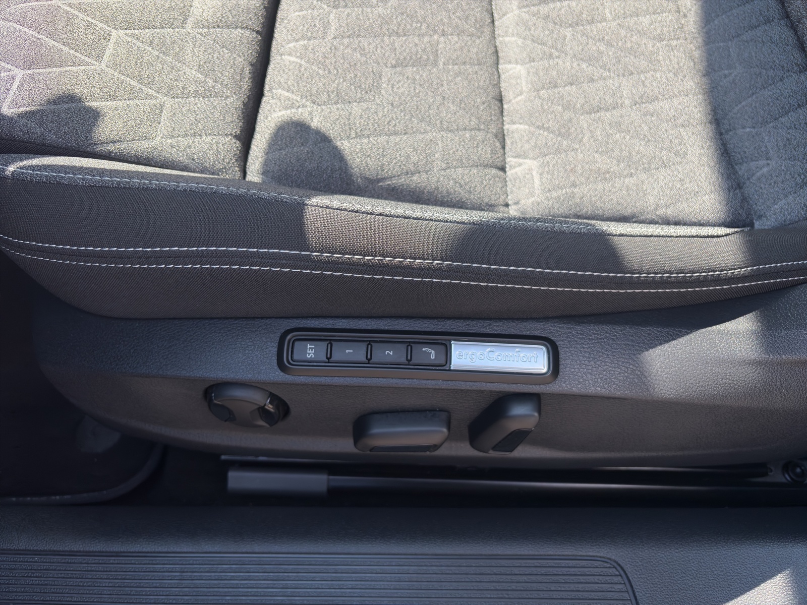 VW Passat 2.0 TDI BMT Business 4Motion DSG-image-12
