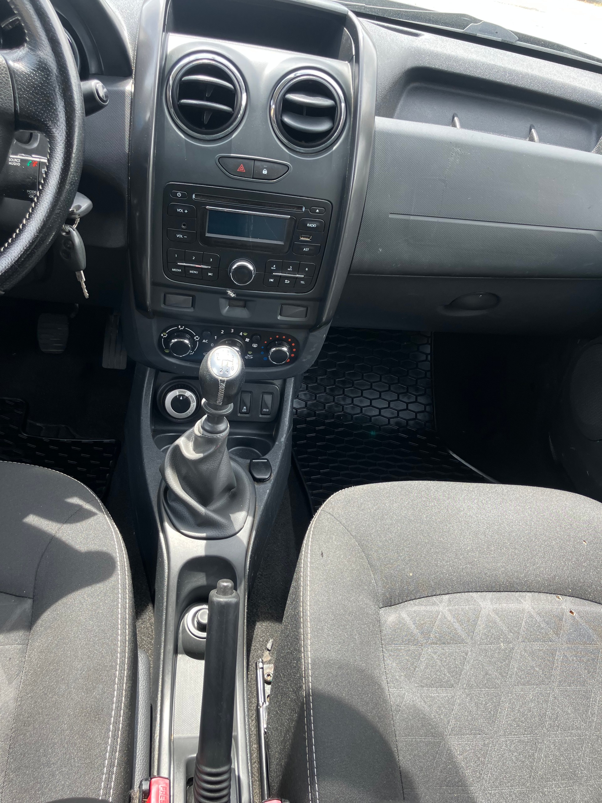 DACIA Duster 1.6 Lauréate 4x4-image-5