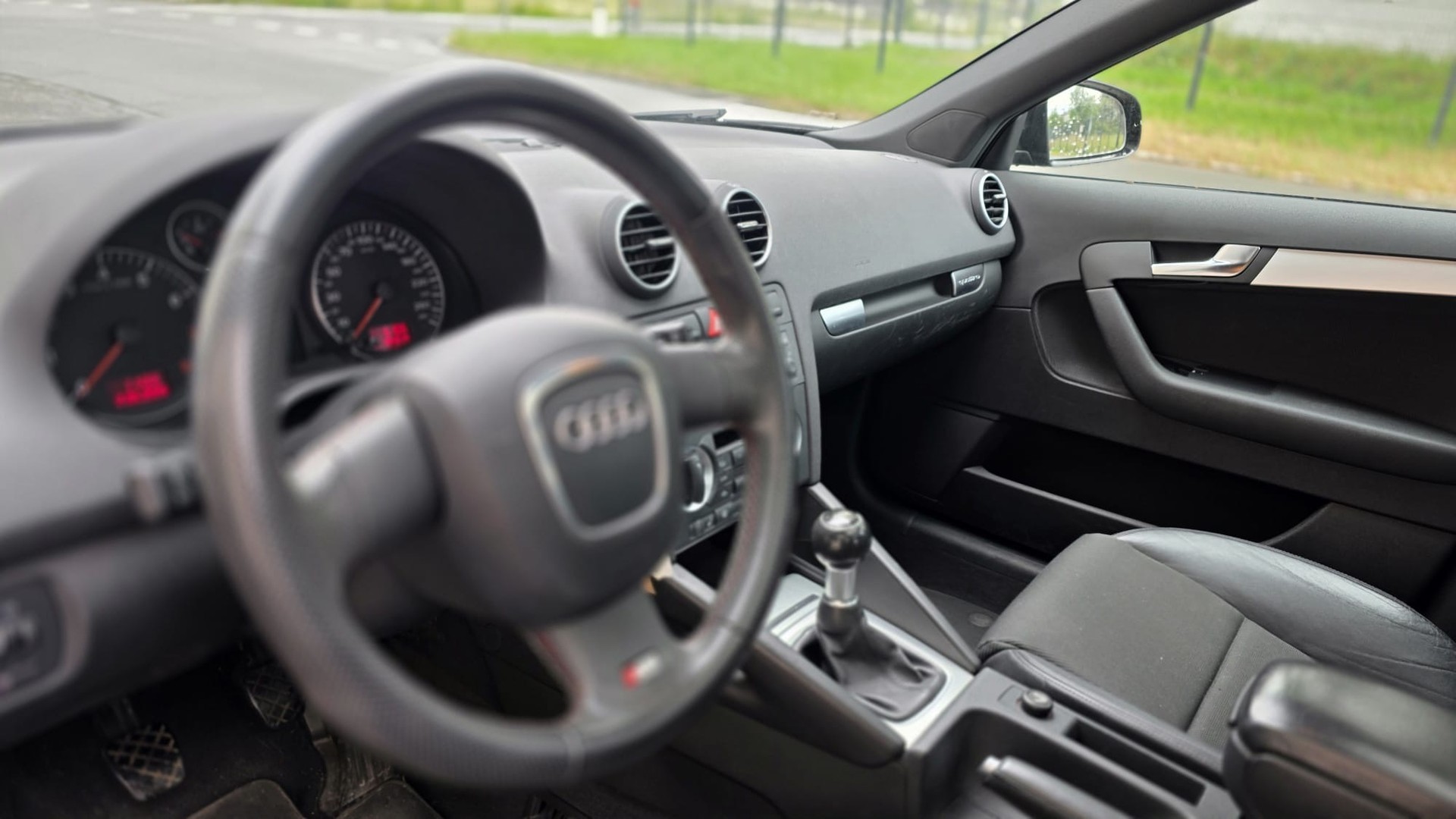 AUDI A3 Sportback 2.0 Turbo FSI Ambiente quattro-image-13