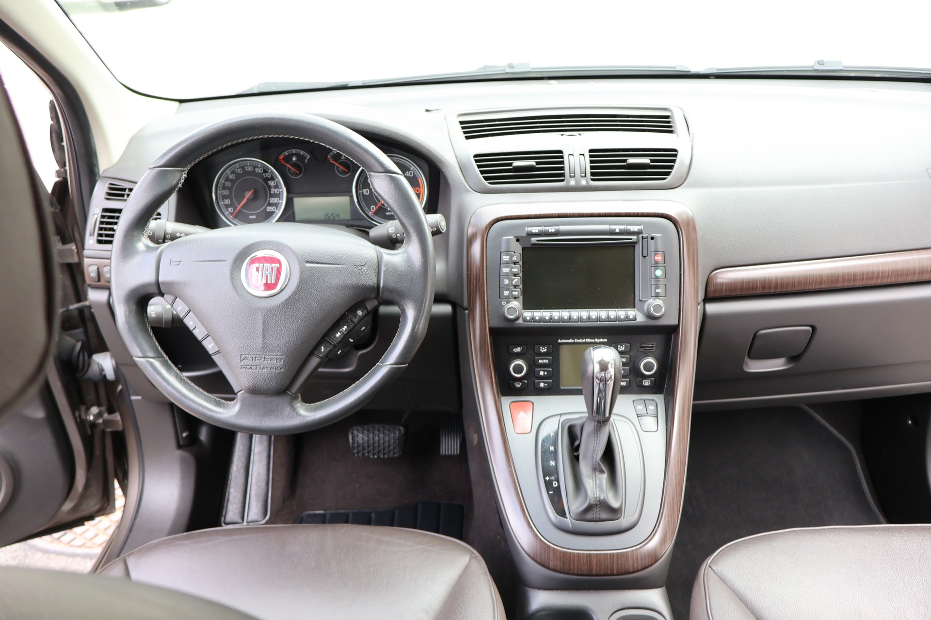 FIAT Croma 2.4 20V JTD Lusso Automatic-image-13