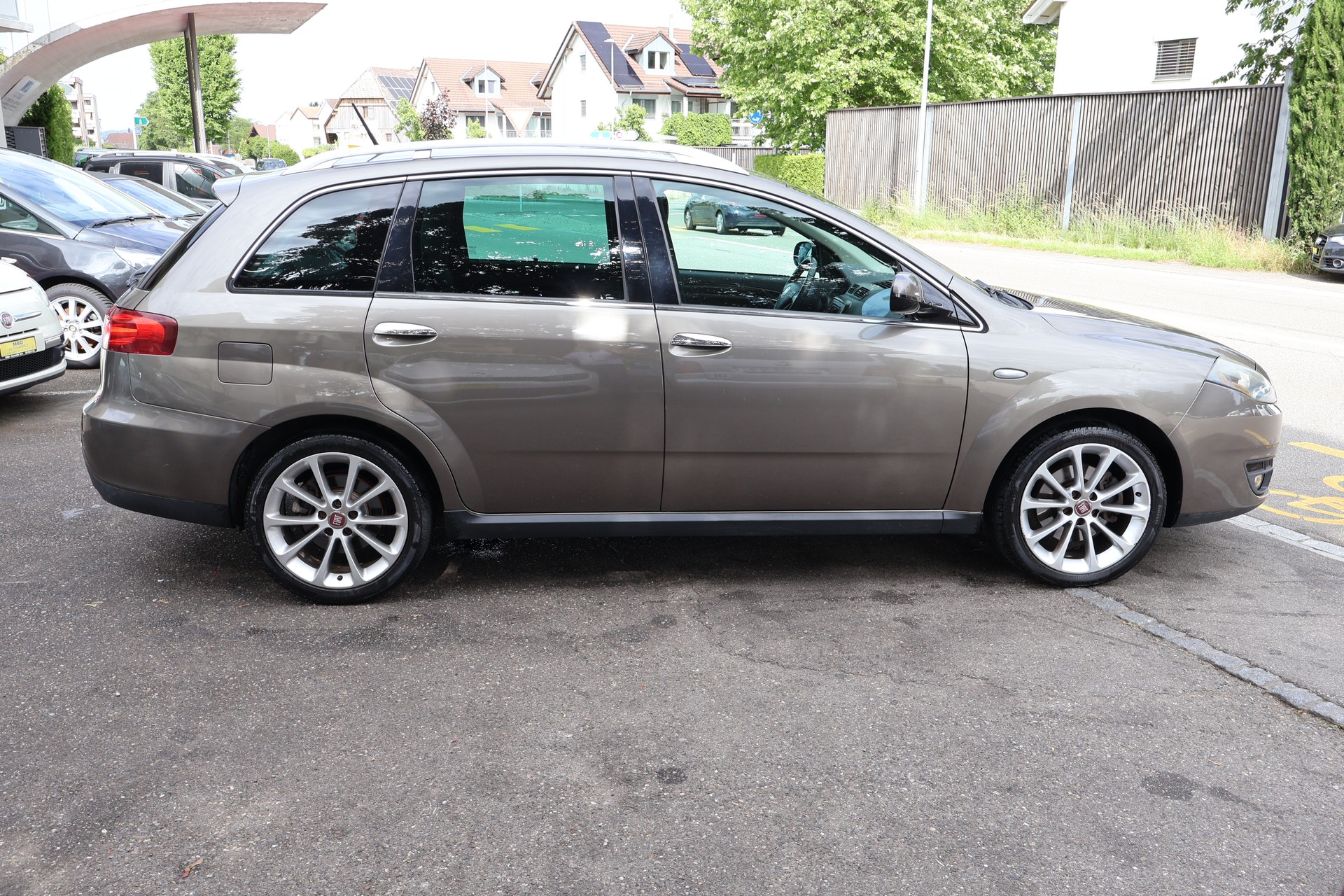 FIAT Croma 2.4 20V JTD Lusso Automatic-image-3