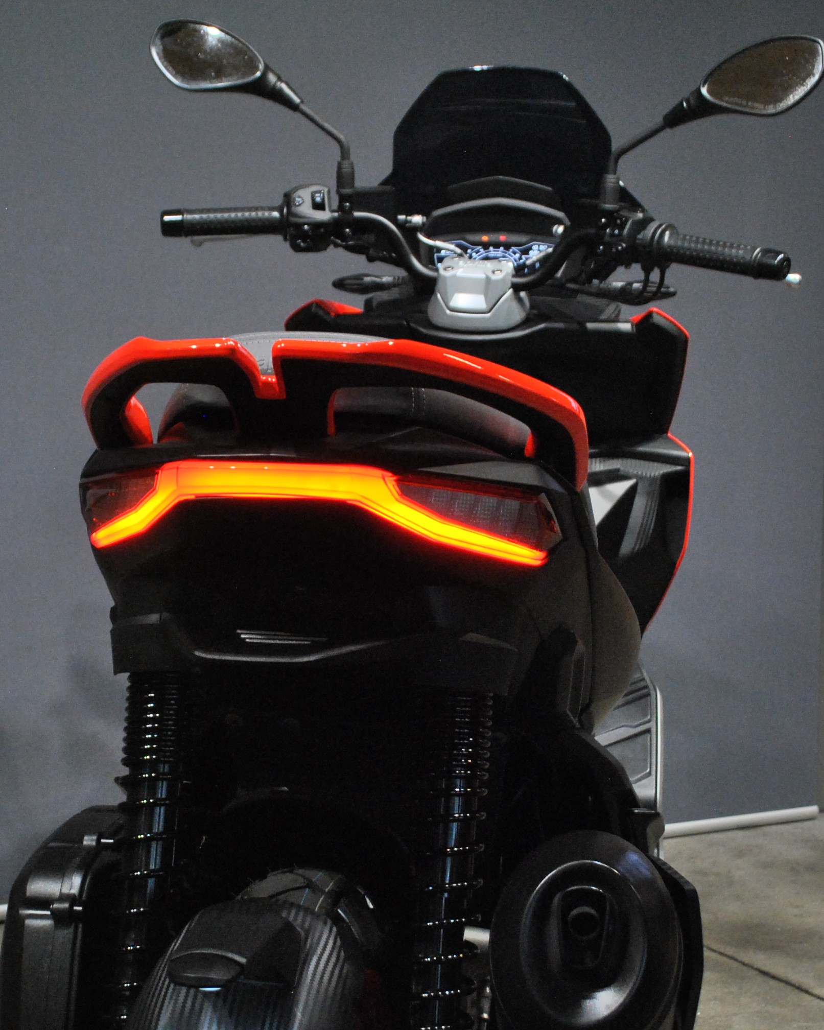 APRILIA SR 125 GT ABS-image-8