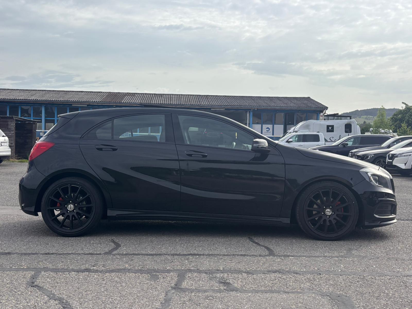 MERCEDES-BENZ A 200 AMG Line 7G-DCT-image-3