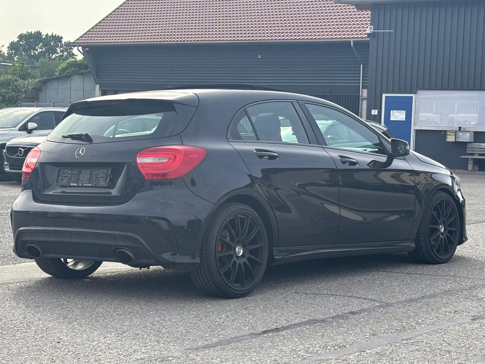 MERCEDES-BENZ A 200 AMG Line 7G-DCT-image-4