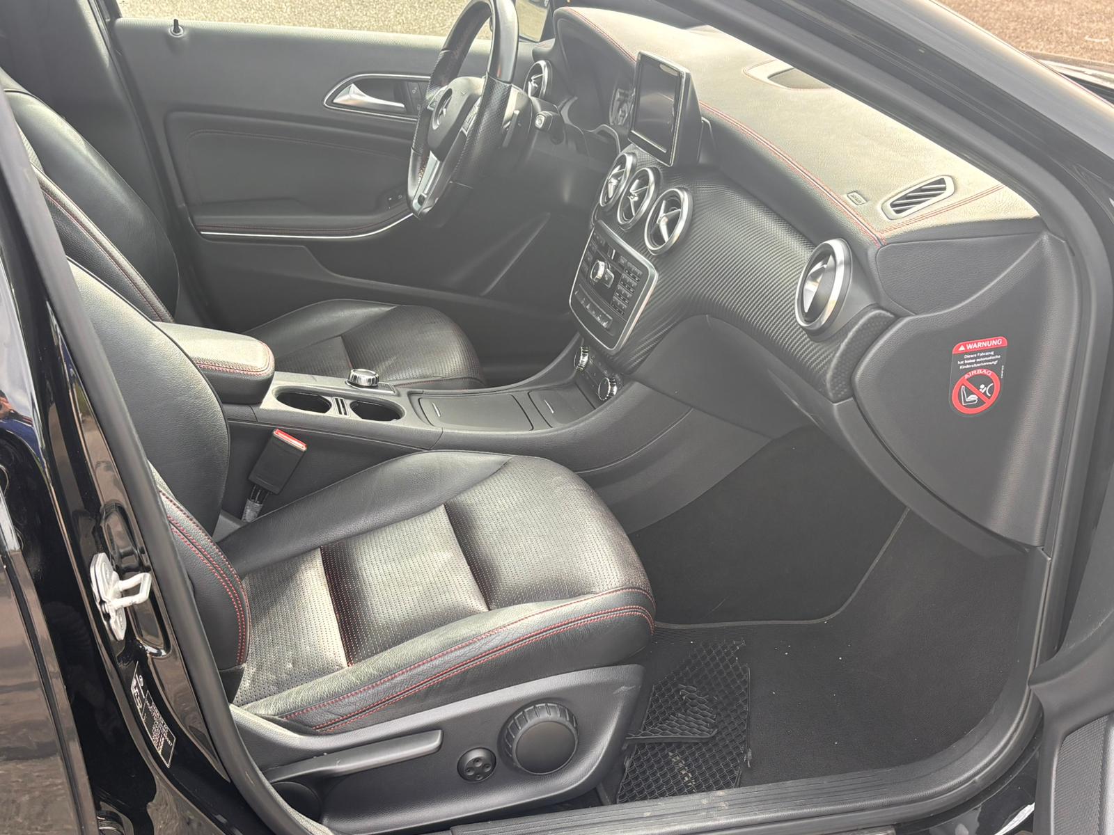 MERCEDES-BENZ A 200 AMG Line 7G-DCT-image-11