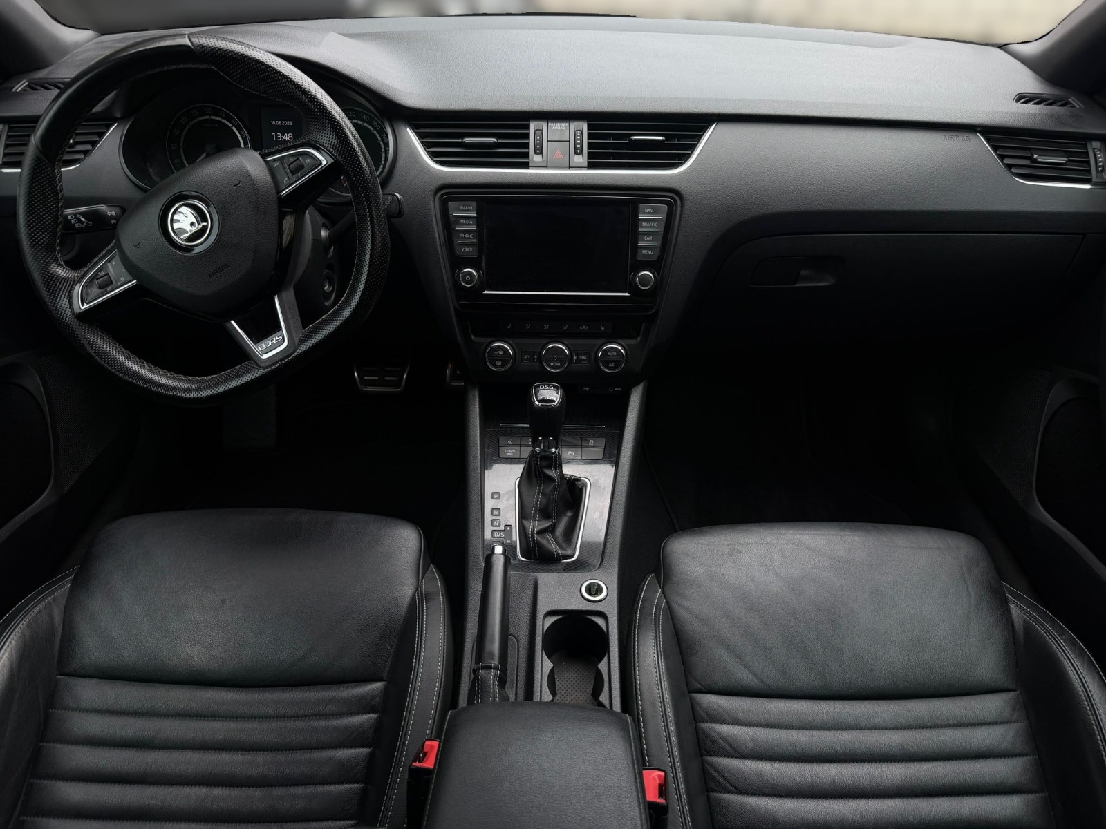 SKODA Octavia Combi 2.0 TDI RS 4x4 DSG-image-10