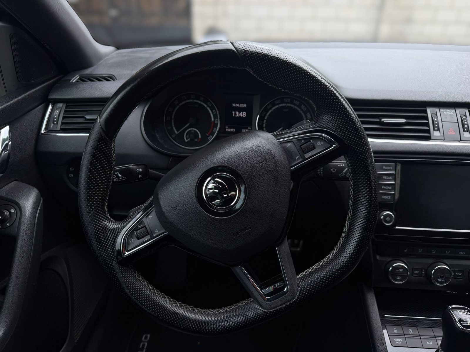 SKODA Octavia Combi 2.0 TDI RS 4x4 DSG-image-11