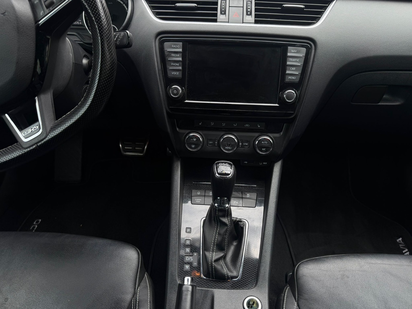 SKODA Octavia Combi 2.0 TDI RS 4x4 DSG-image-12
