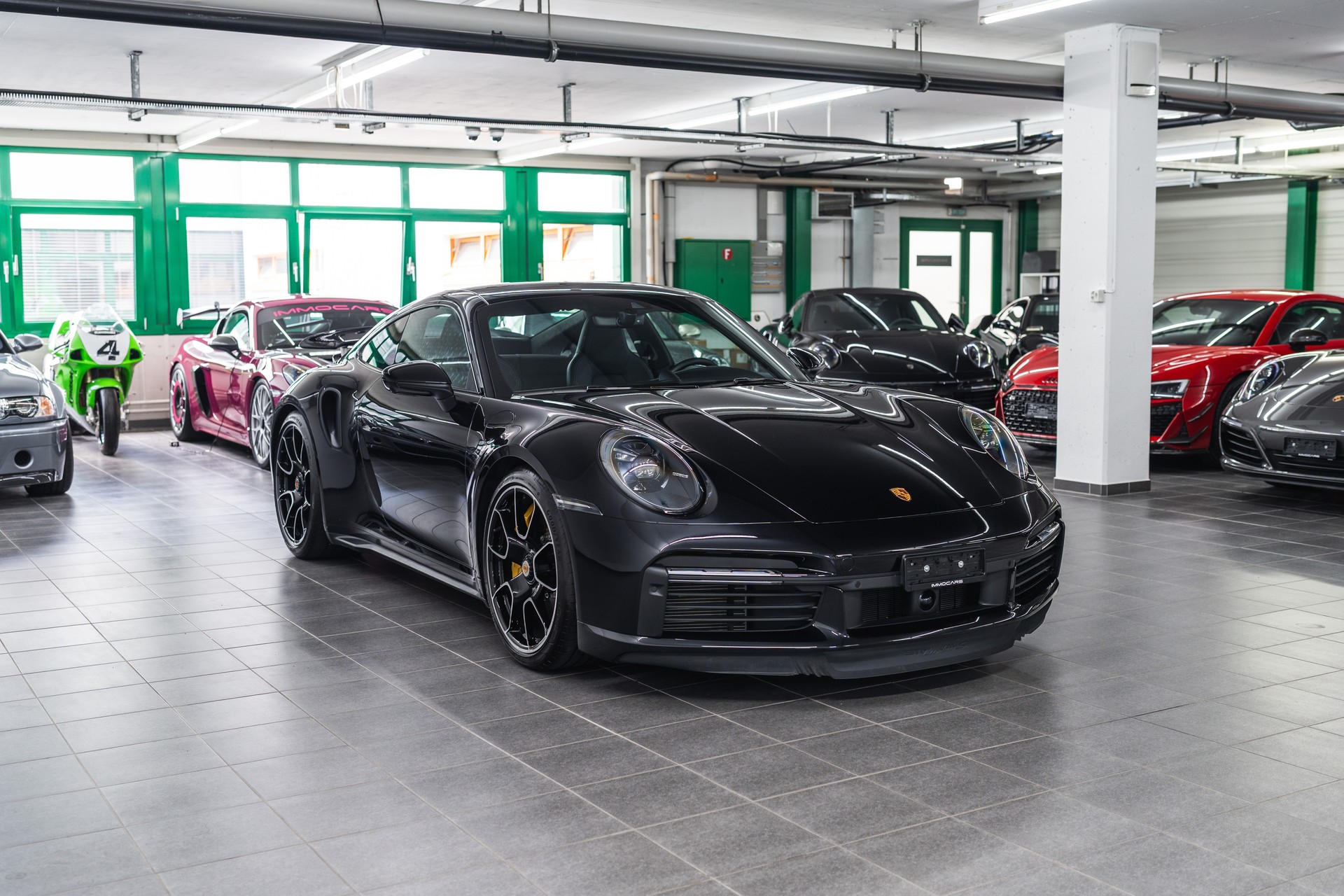 PORSCHE 911 Turbo S PDK-showroom-element-2