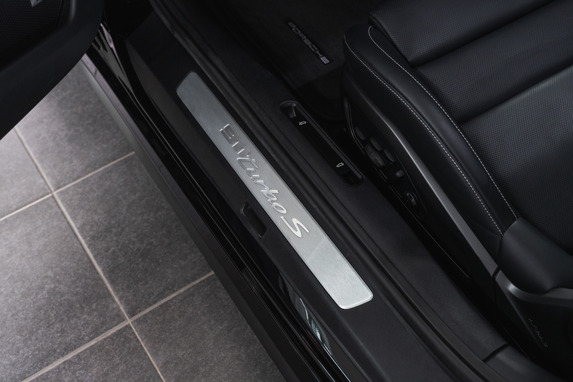 PORSCHE 911 Turbo S PDK-image-13