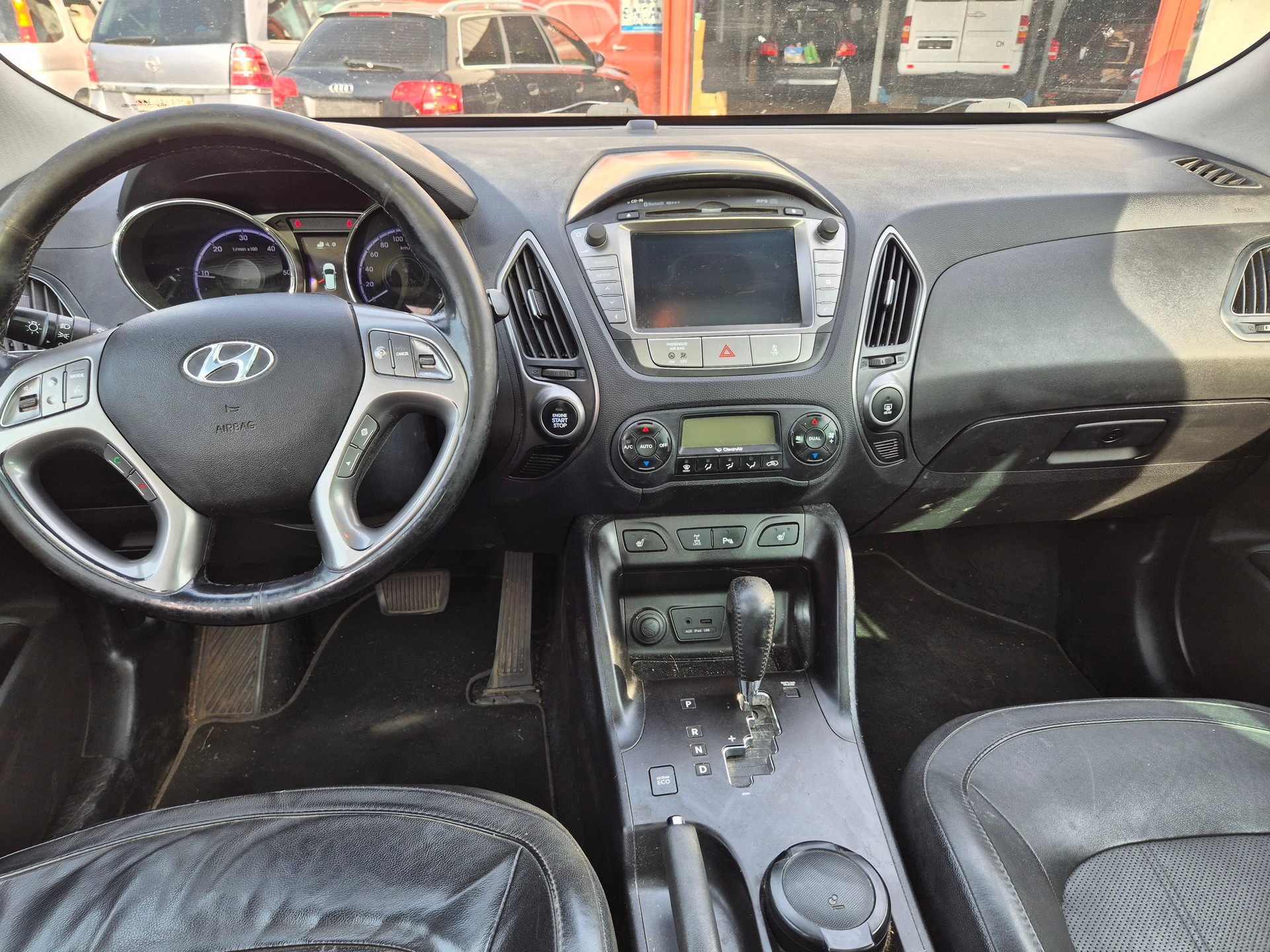 HYUNDAI iX 35 2.0 CRDi Premium 4WD Automatic-image-7