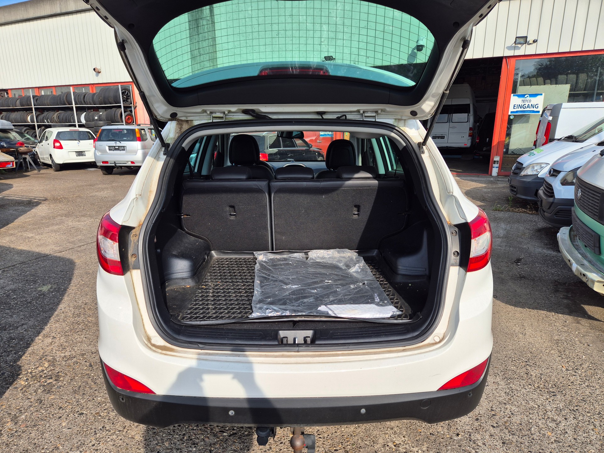 HYUNDAI iX 35 2.0 CRDi Premium 4WD Automatic-image-6