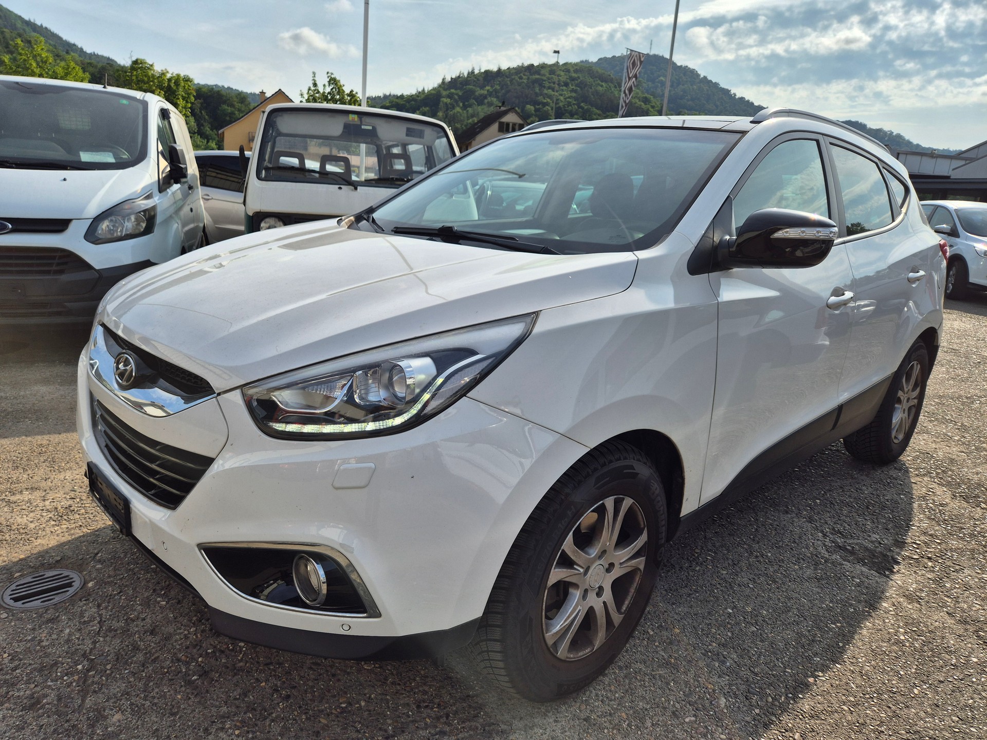 HYUNDAI iX 35 2.0 CRDi Premium 4WD Automatic-image-2