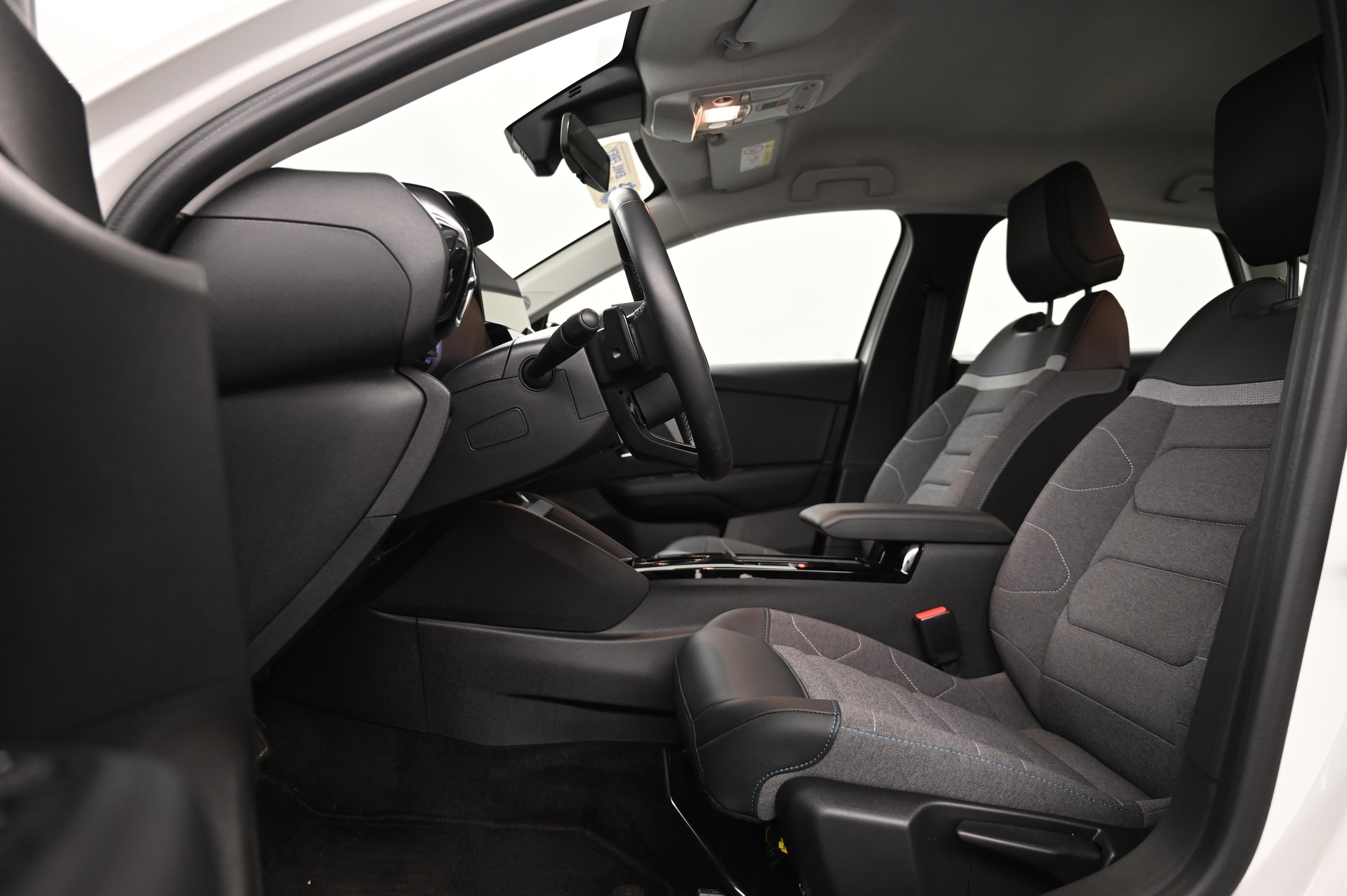 CITROEN C4 X 1.2 PureTech Swiss Edition-image-4