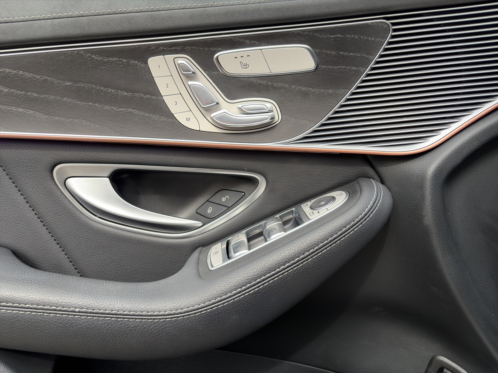 MERCEDES-BENZ EQC 400 AMG Line 4Matic-image-7