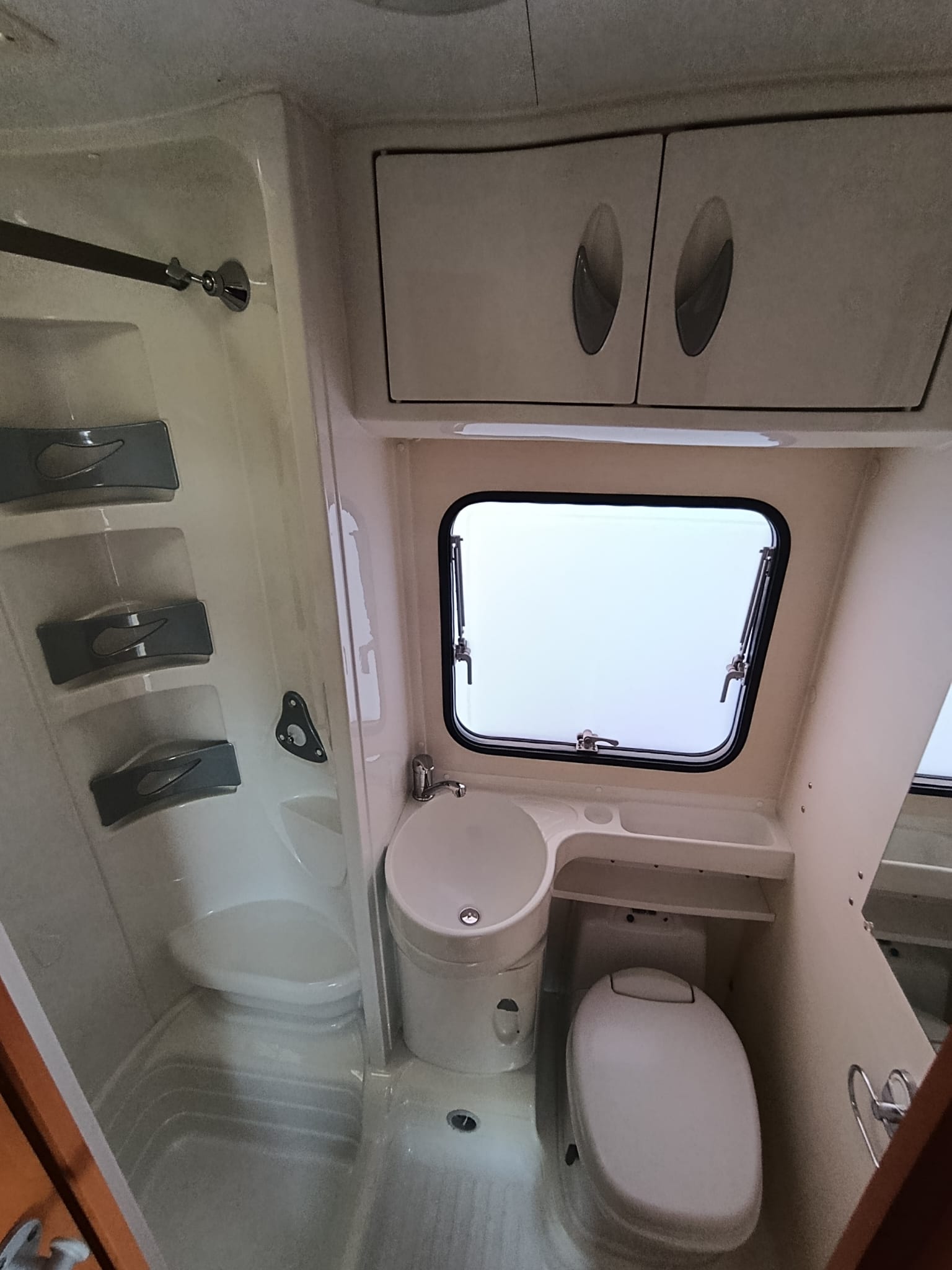 CI CARAVANSINTERNATIONAL Elliot Garage ***Hervorragendes Preis-Leistungs-Verhältnis***Multimedia *Rückfahrkamera *Navigation *Ventilator-image-18
