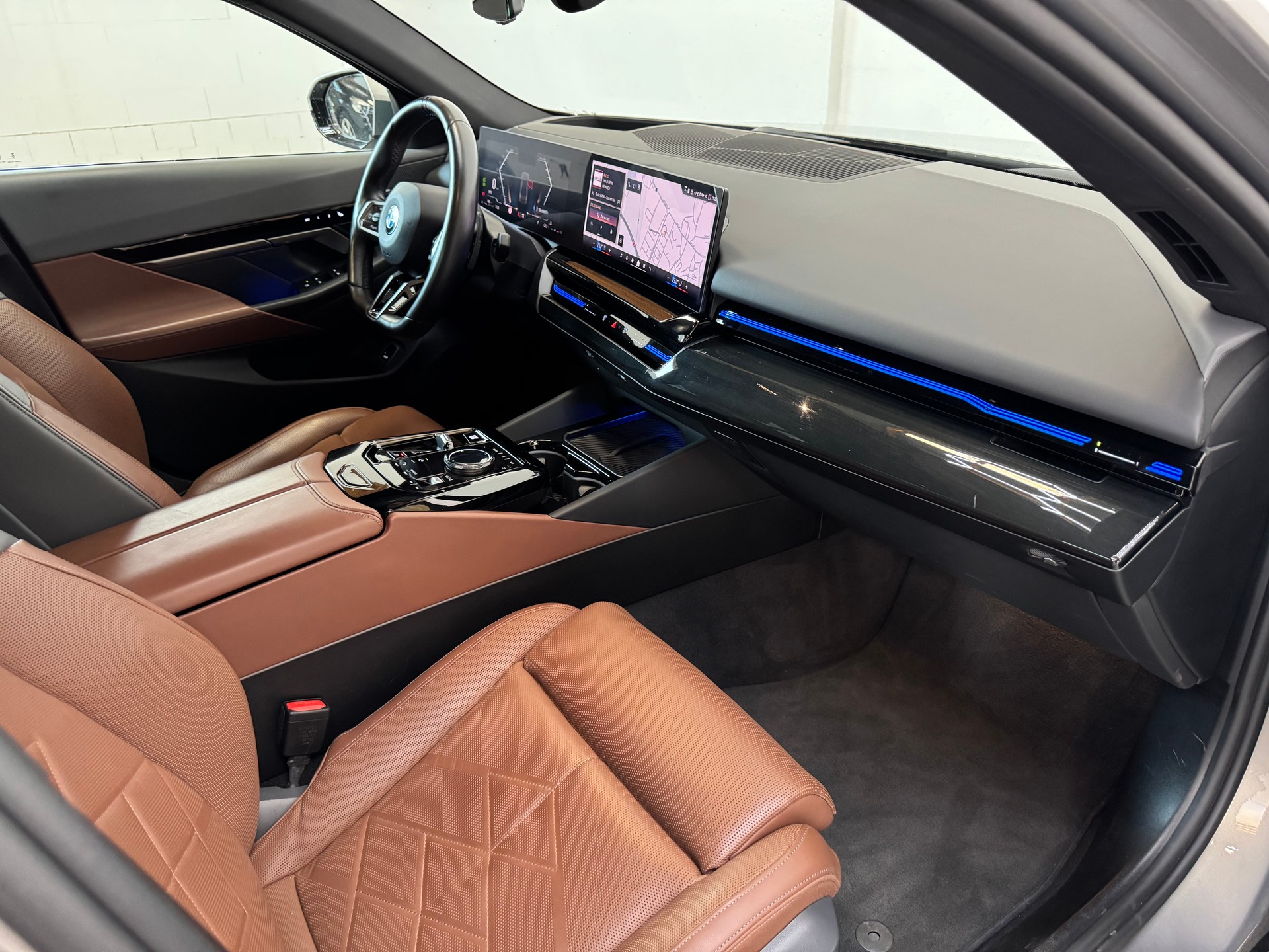 BMW 520d xDrive 48V M Sport Pro Steptronic-image-11