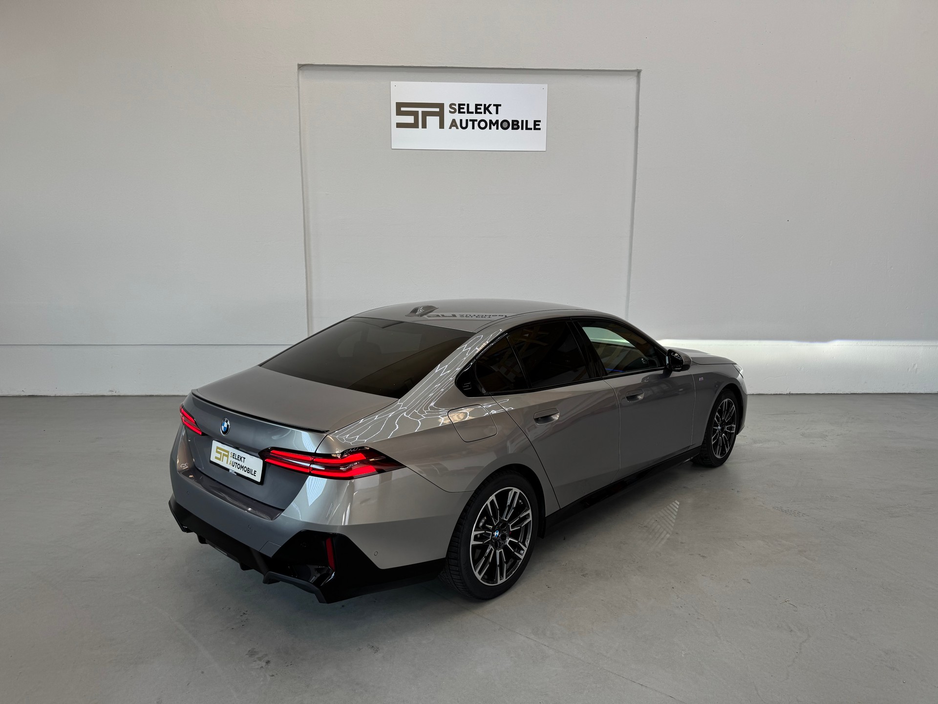 BMW 520d xDrive 48V M Sport Pro Steptronic-image-5